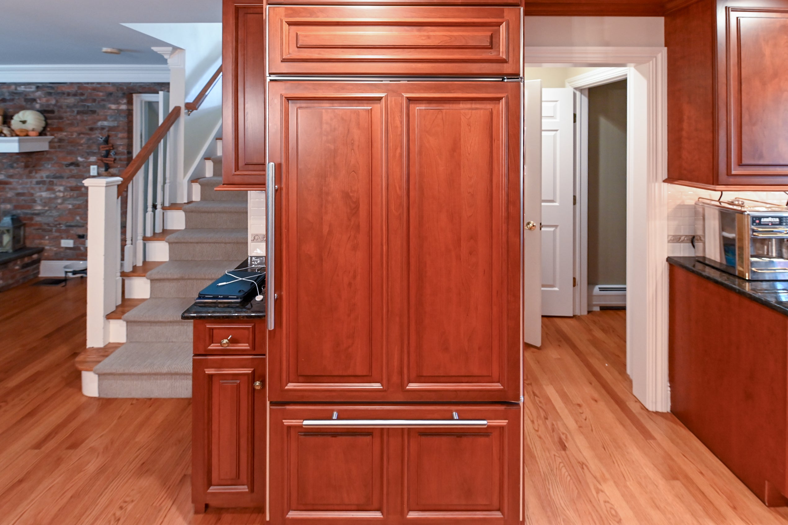 Peter Salerno English Toffee Traditional Pre-Owned Kitchen