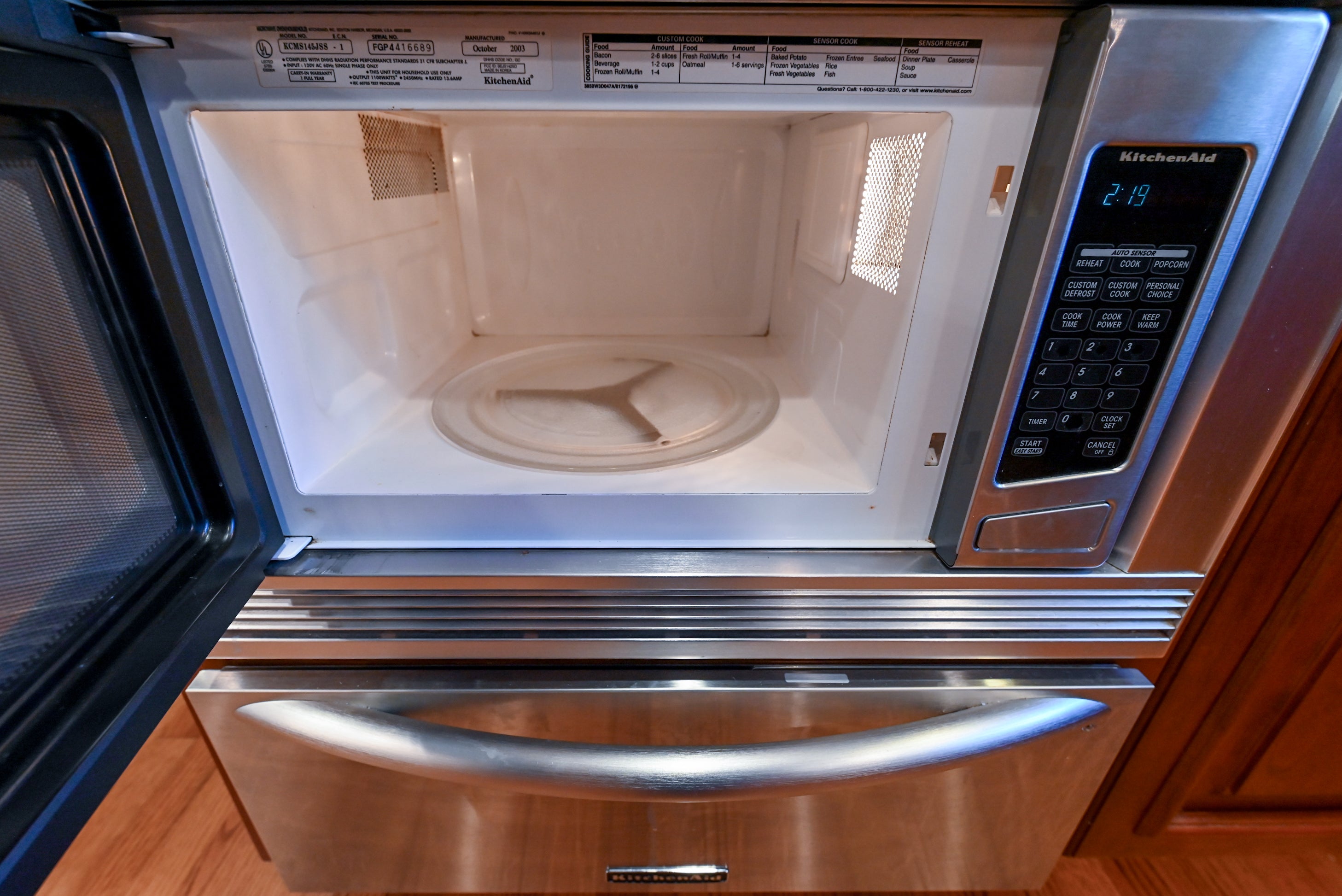 Peter Salerno English Toffee Traditional Pre-Owned Kitchen