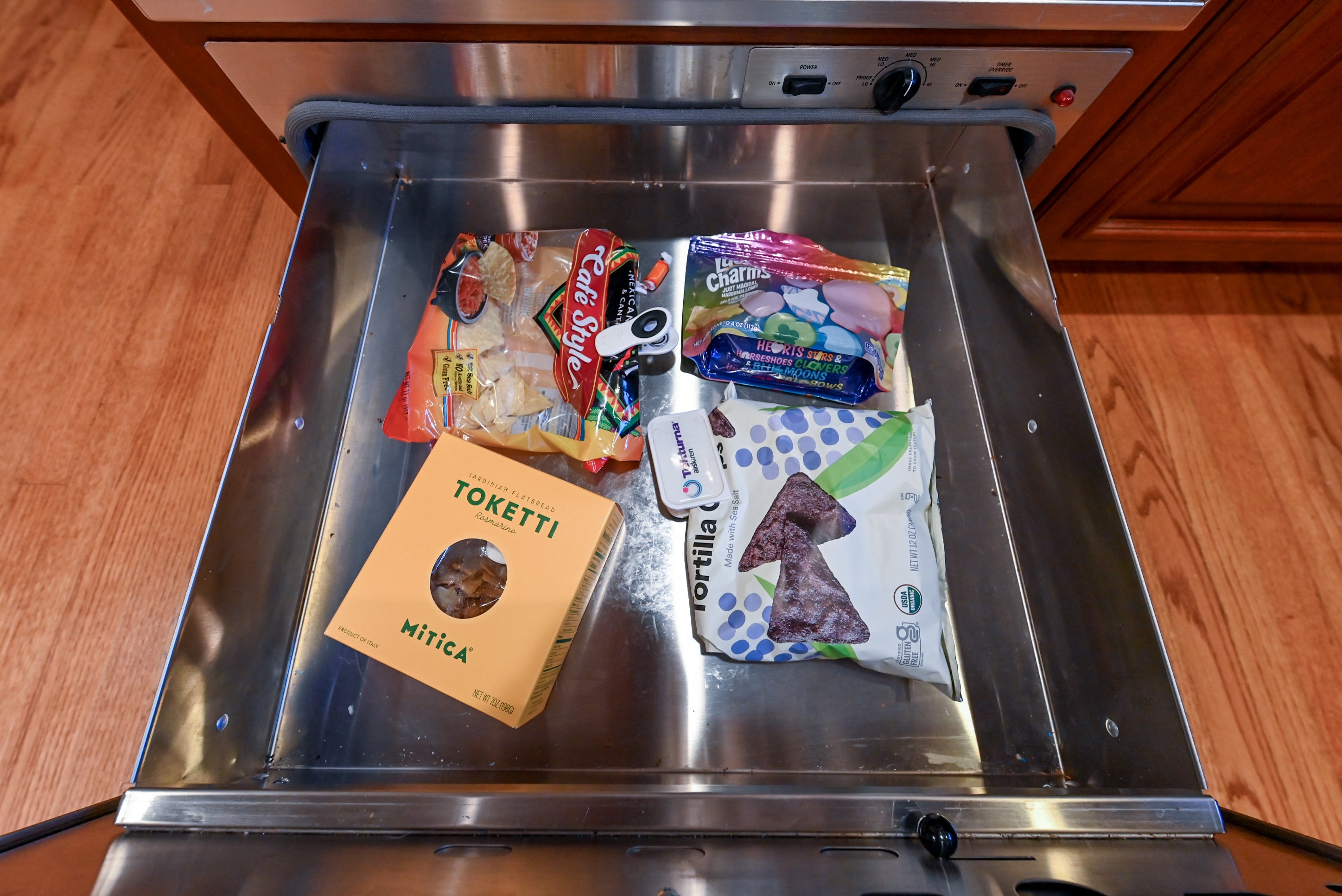 Peter Salerno English Toffee Traditional Pre-Owned Kitchen