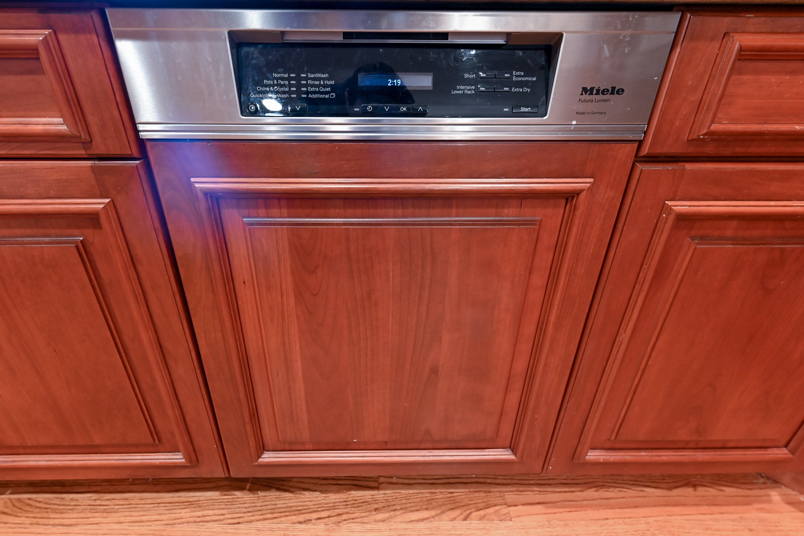 Peter Salerno English Toffee Traditional Pre-Owned Kitchen