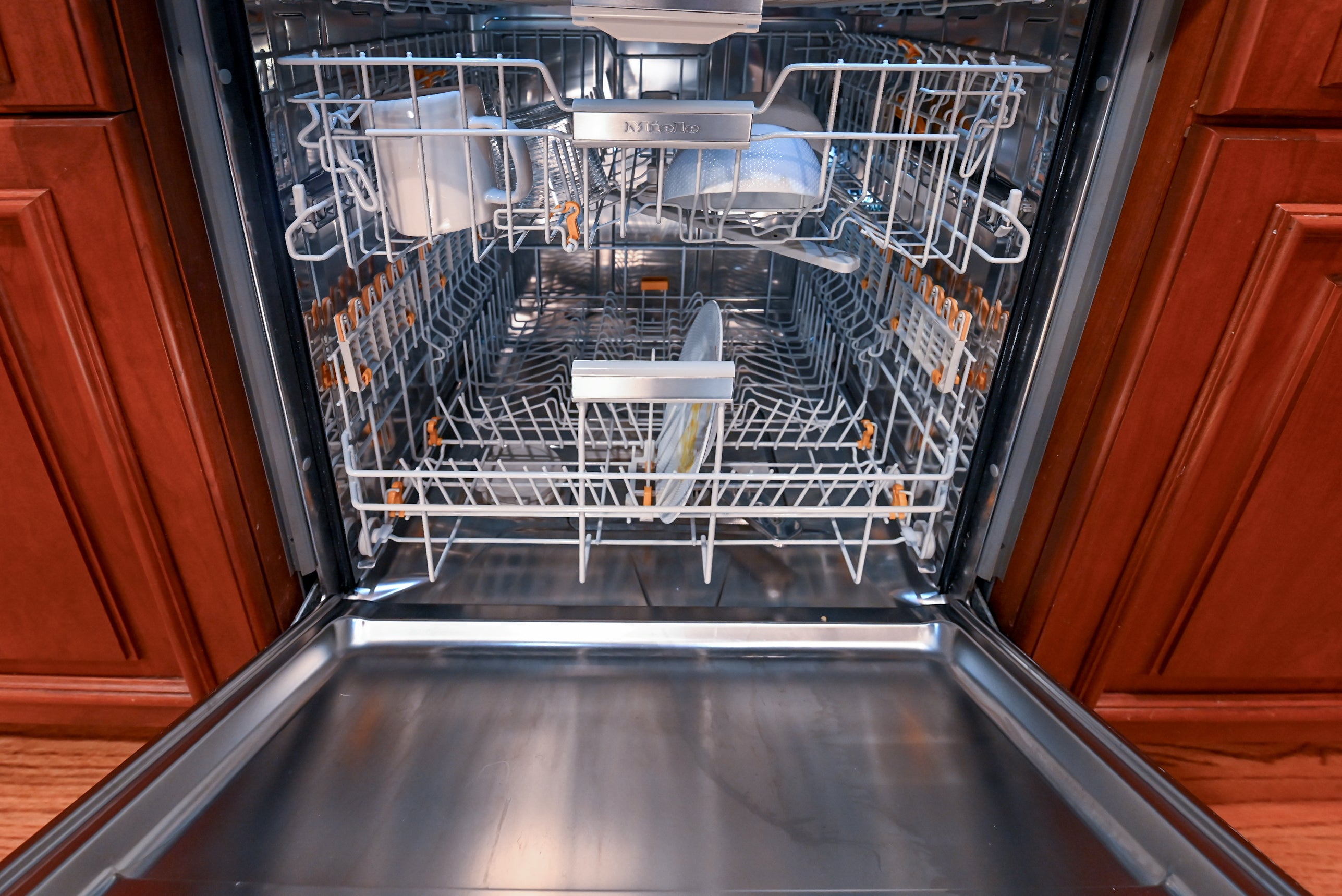 Peter Salerno English Toffee Traditional Pre-Owned Kitchen