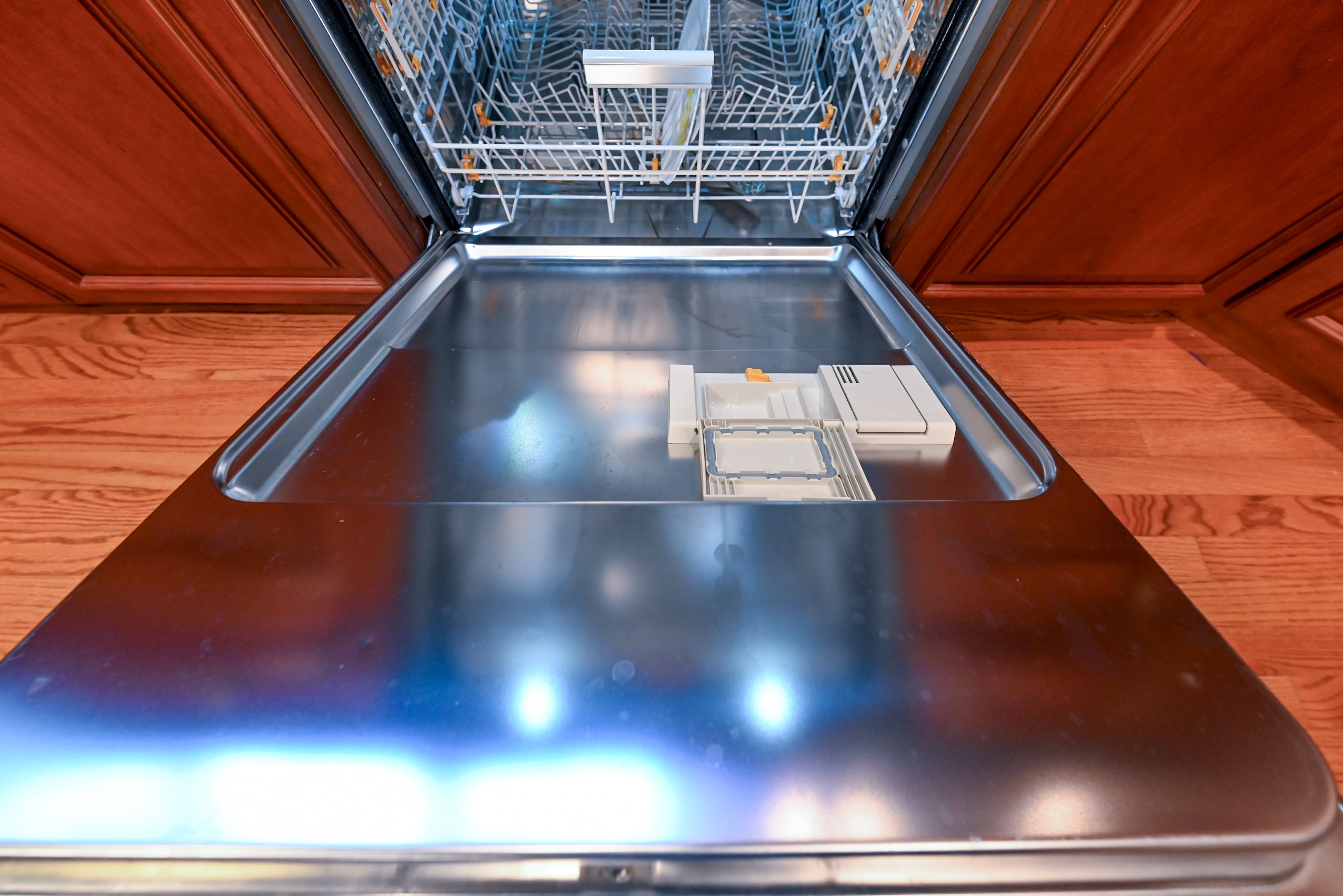 Peter Salerno English Toffee Traditional Pre-Owned Kitchen