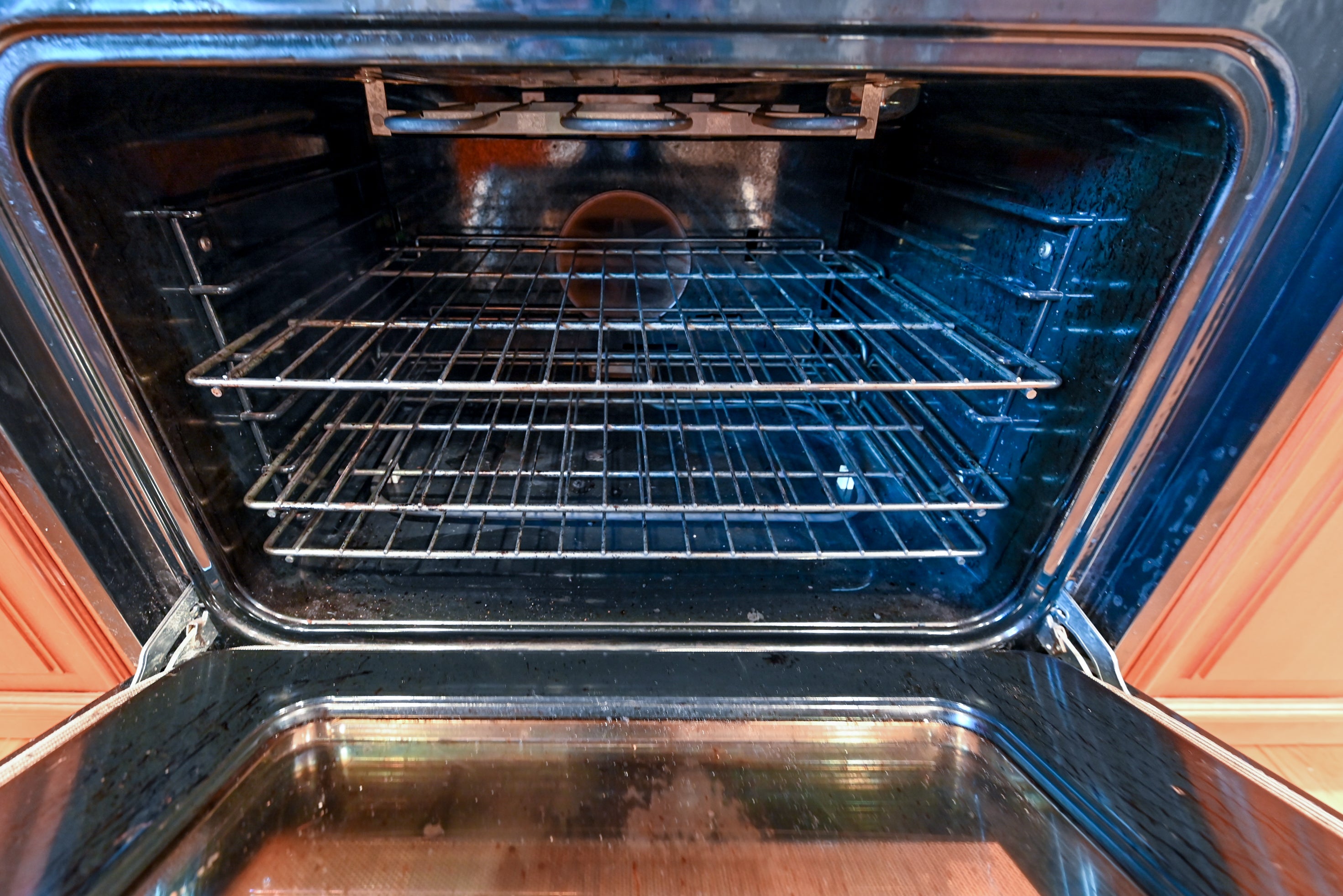 Peter Salerno English Toffee Traditional Pre-Owned Kitchen