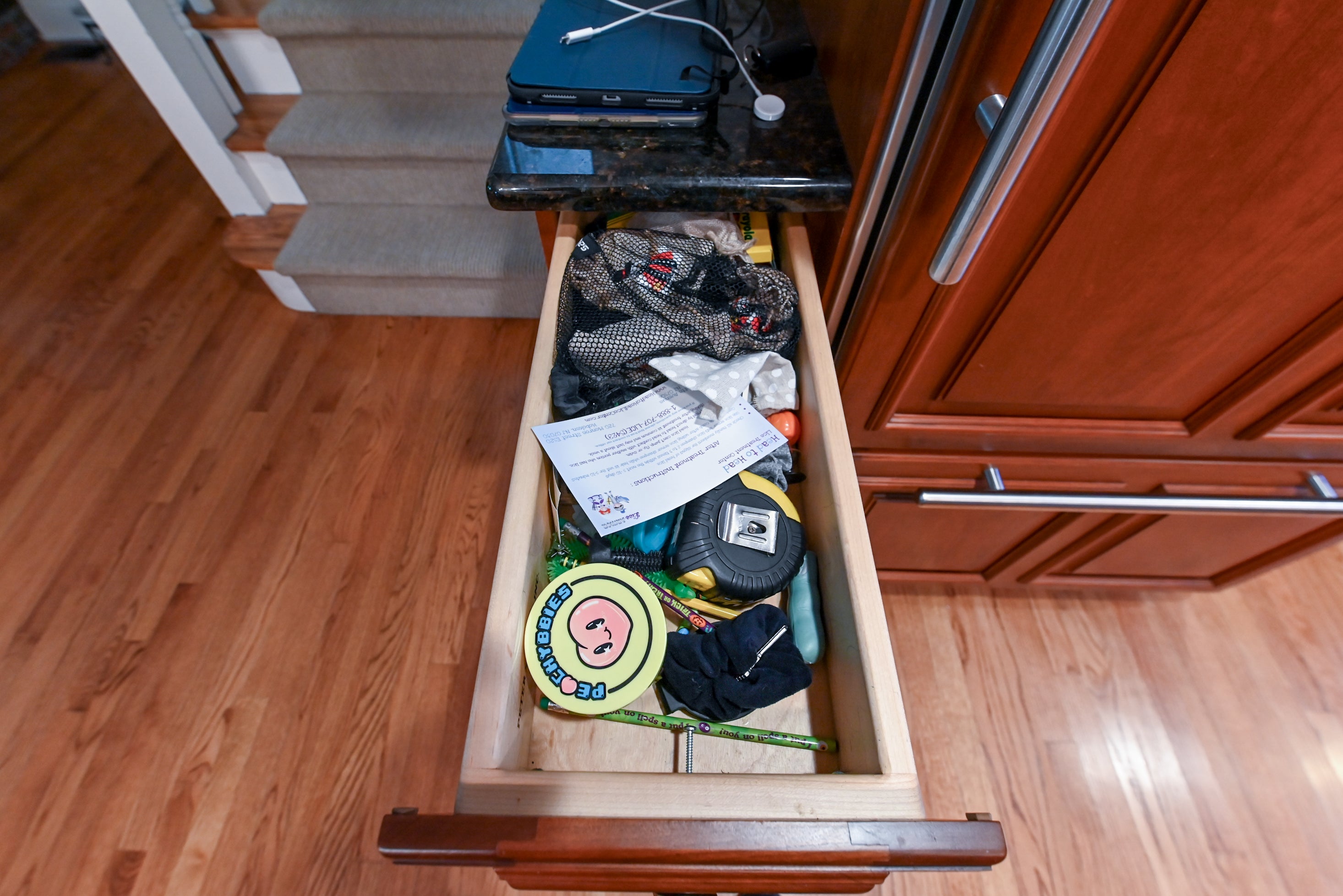 Peter Salerno English Toffee Traditional Pre-Owned Kitchen