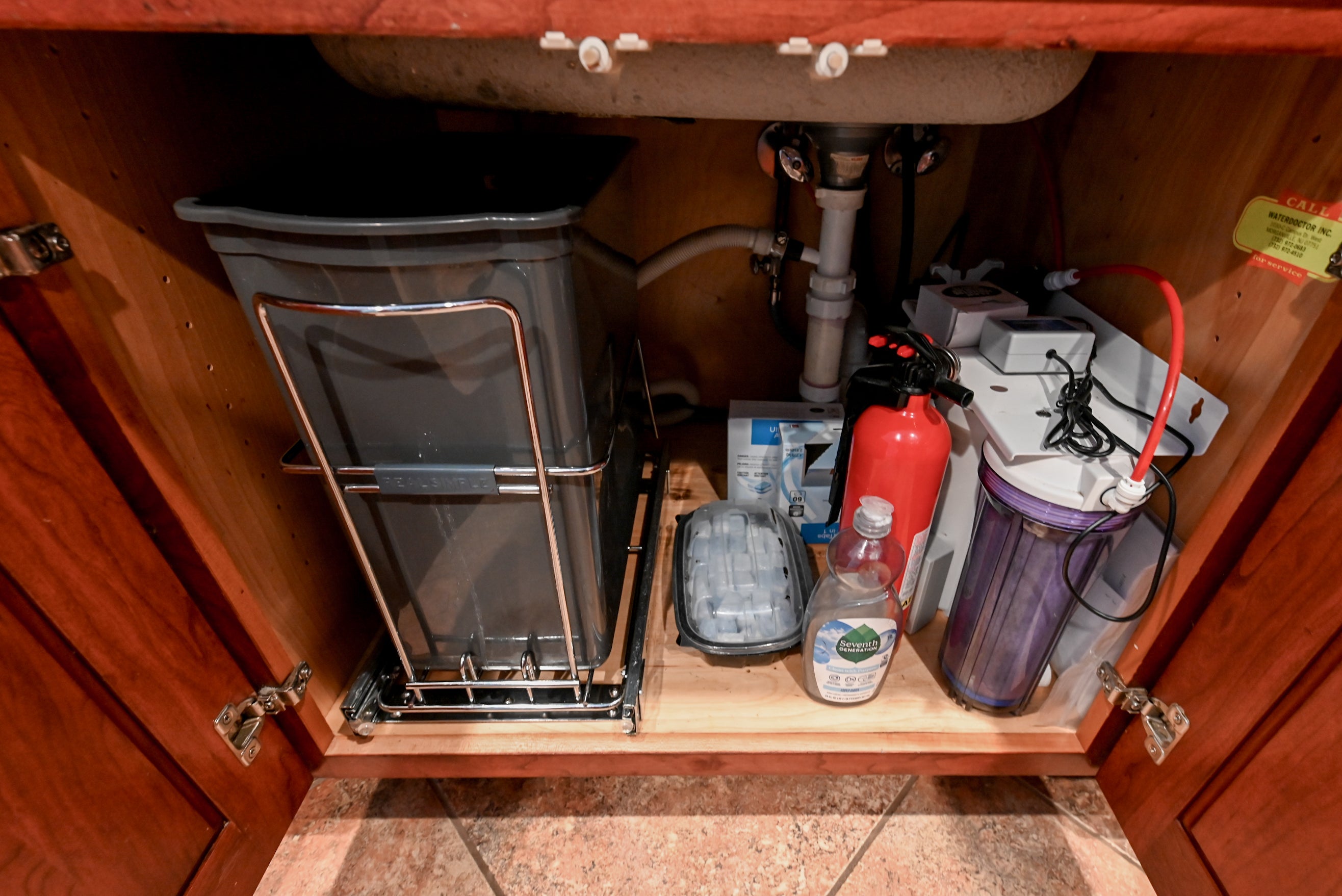 Bertch Apple Caramel Traditional Pre-Owned Kitchen