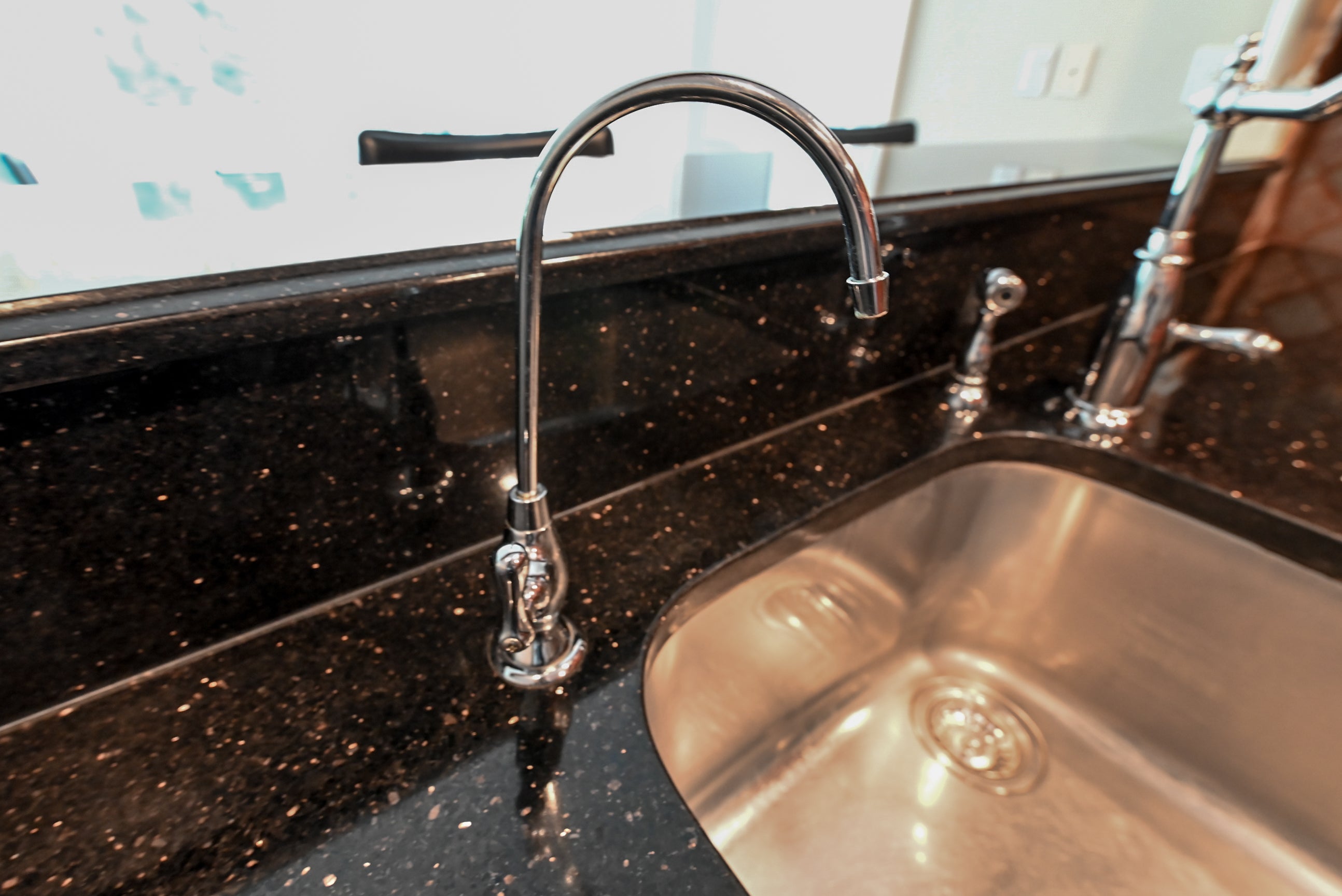 Bertch Apple Caramel Traditional Pre-Owned Kitchen