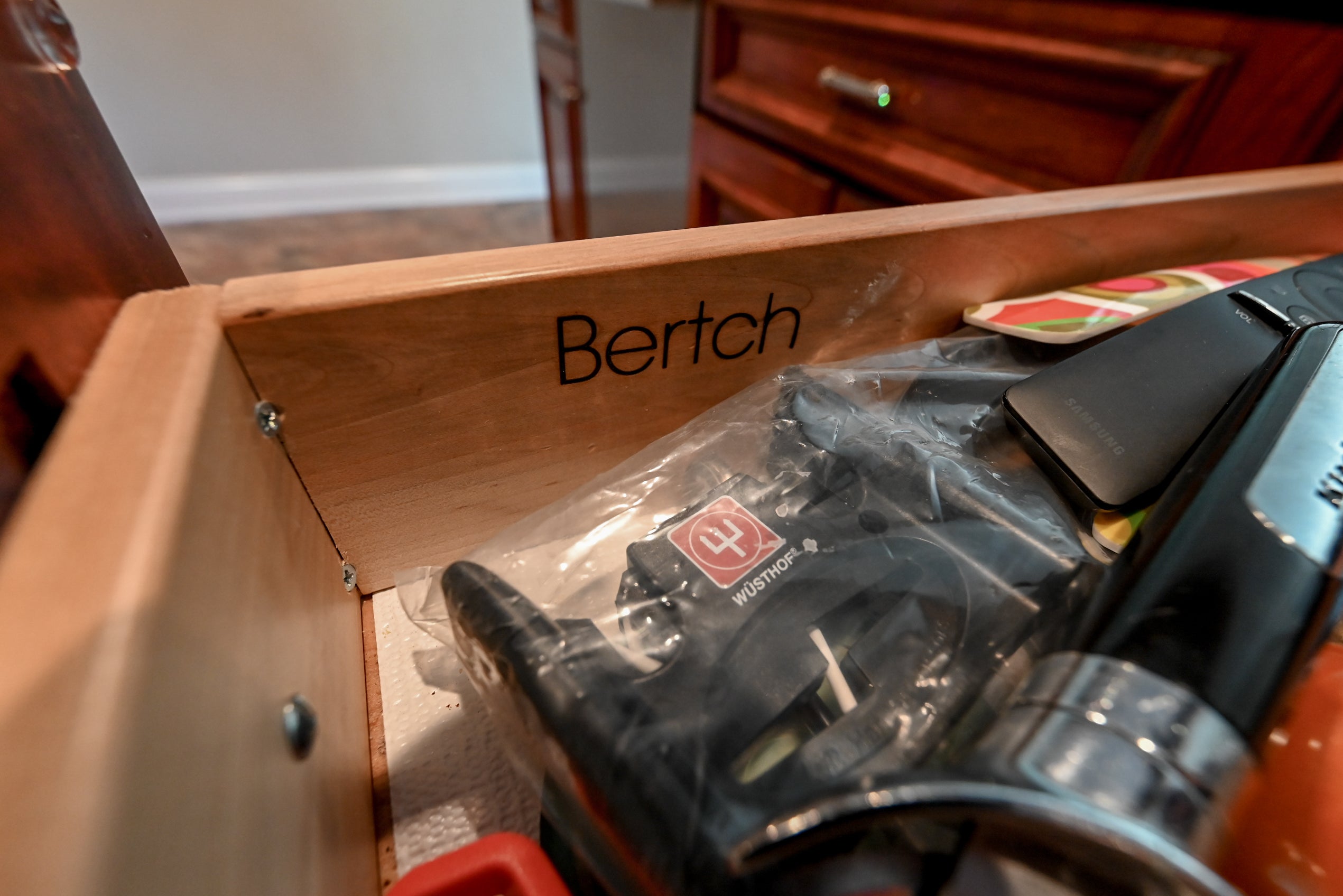 Bertch Apple Caramel Traditional Pre-Owned Kitchen