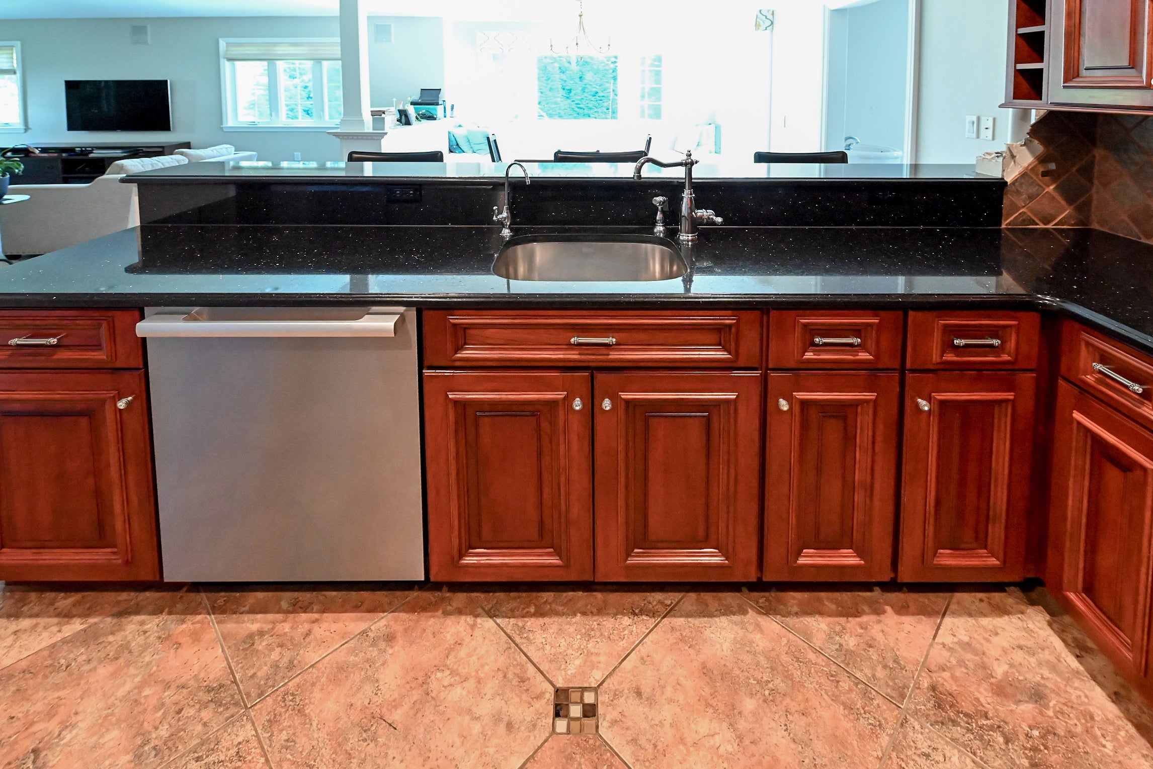 Bertch Apple Caramel Traditional Pre-Owned Kitchen