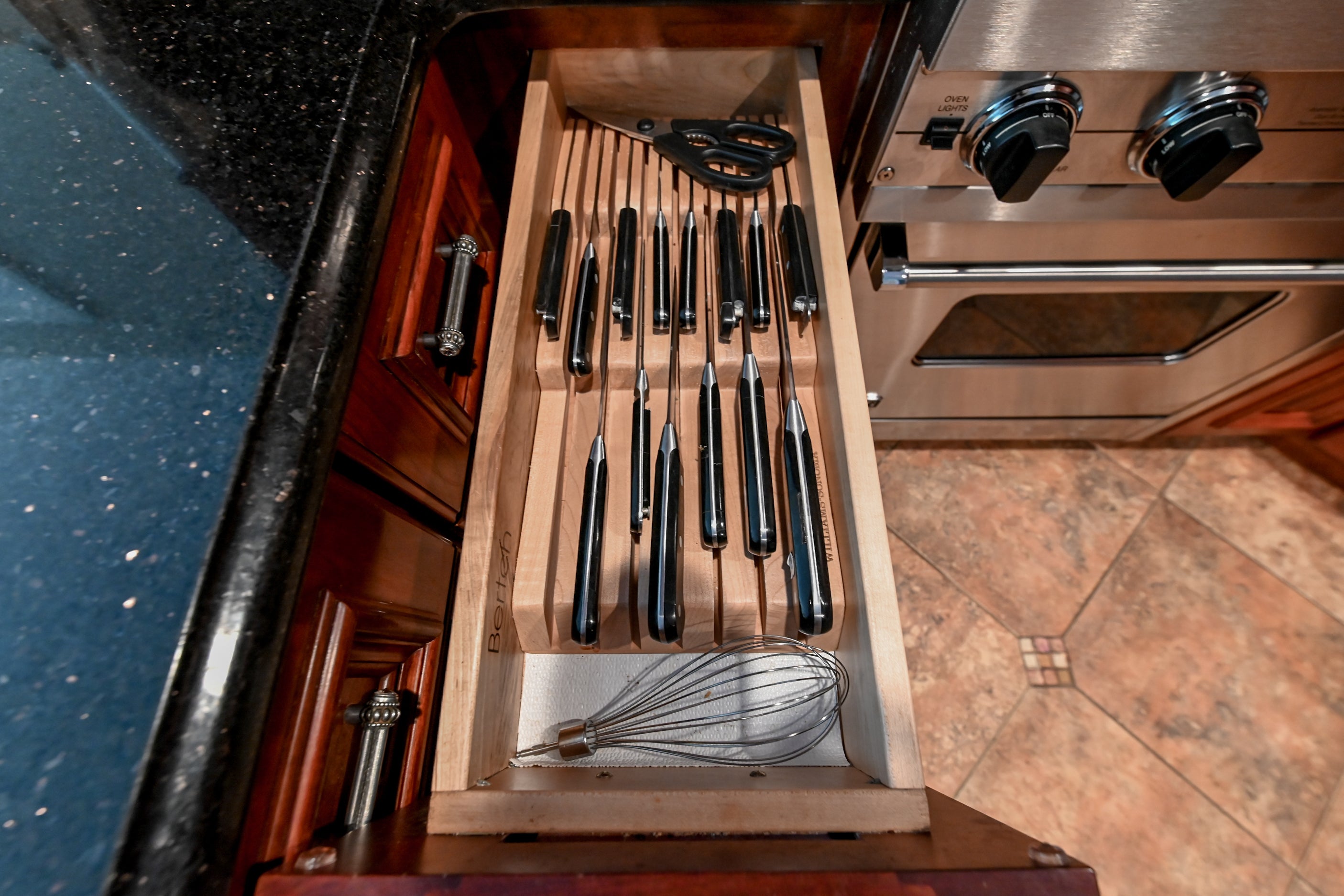 Bertch Apple Caramel Traditional Pre-Owned Kitchen