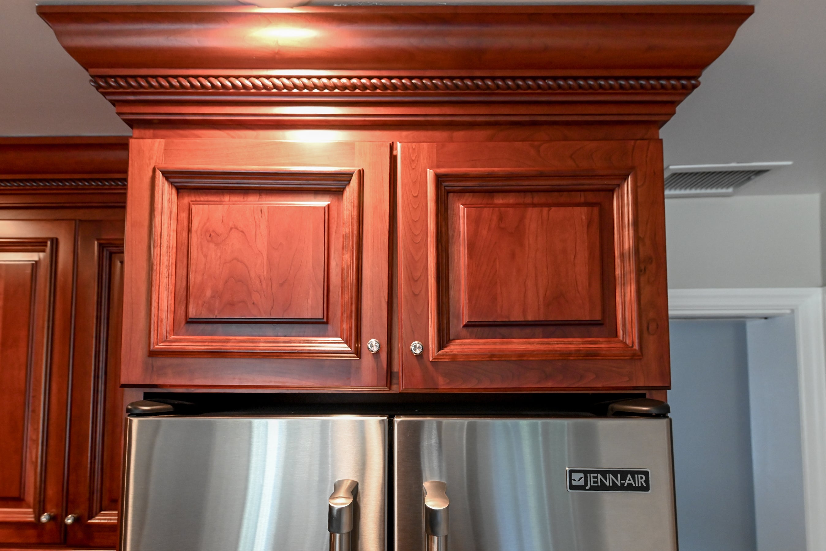 Bertch Apple Caramel Traditional Pre-Owned Kitchen