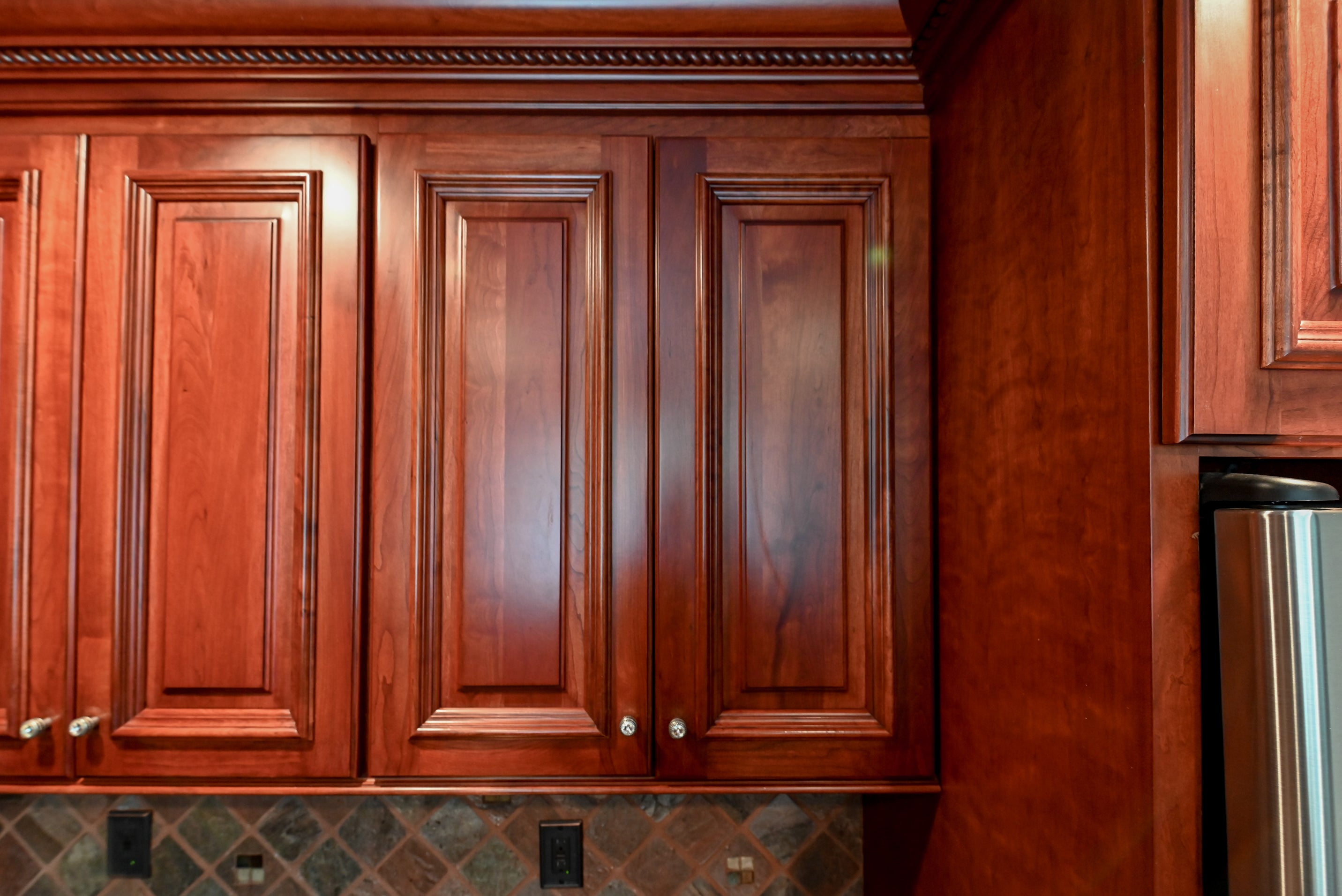 Bertch Apple Caramel Traditional Pre-Owned Kitchen