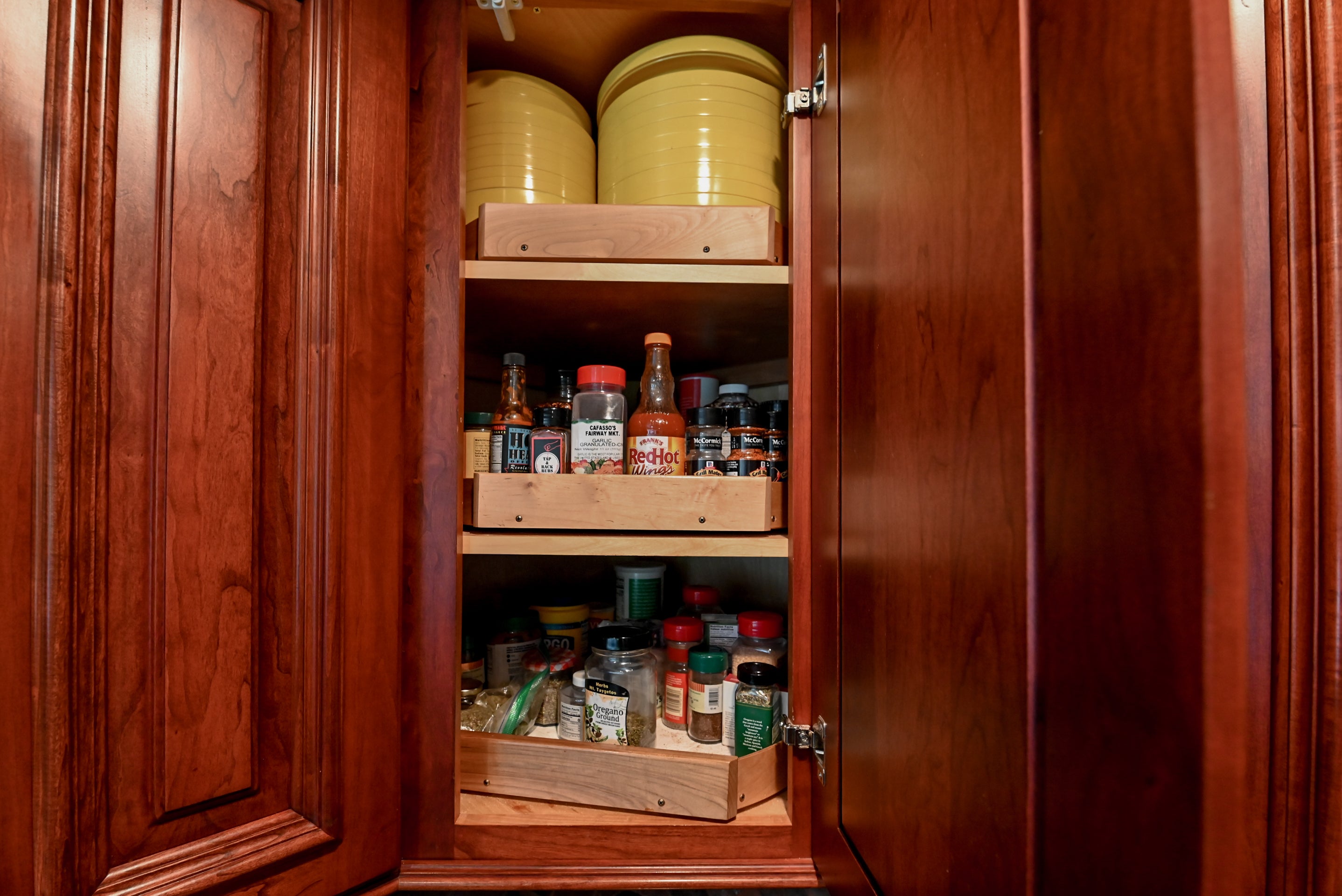 Bertch Apple Caramel Traditional Pre-Owned Kitchen