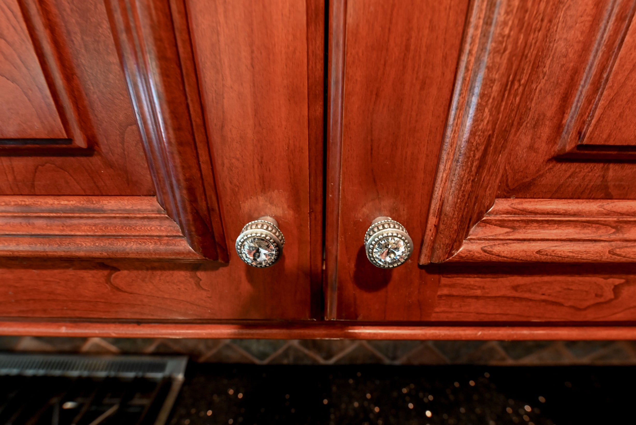 Bertch Apple Caramel Traditional Pre-Owned Kitchen