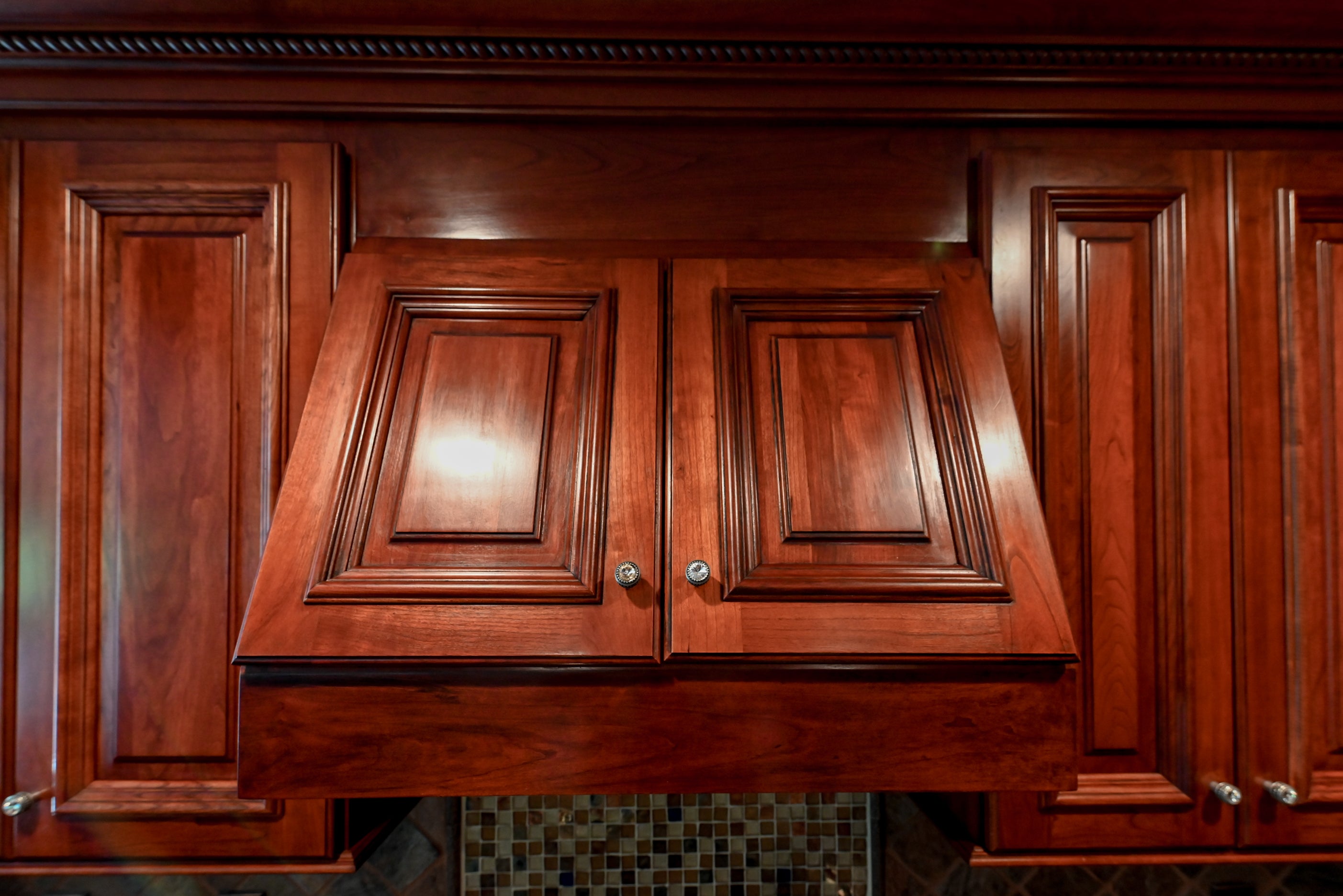 Bertch Apple Caramel Traditional Pre-Owned Kitchen