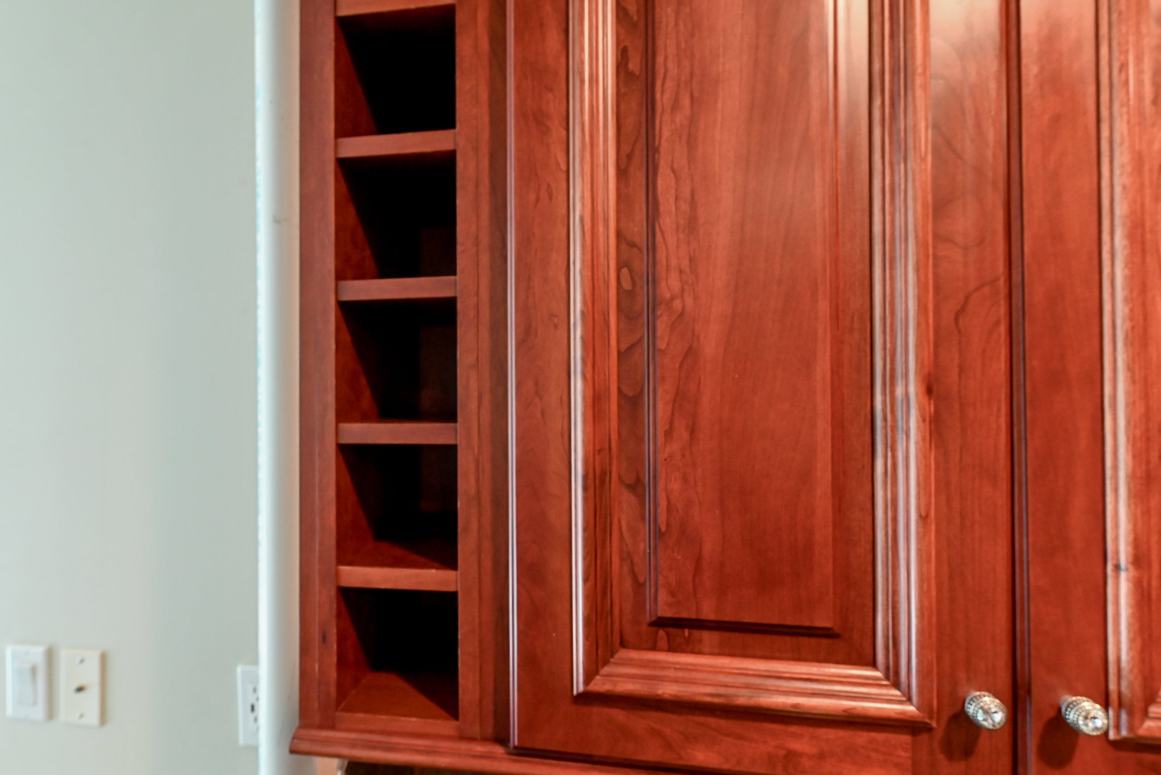 Bertch Apple Caramel Traditional Pre-Owned Kitchen