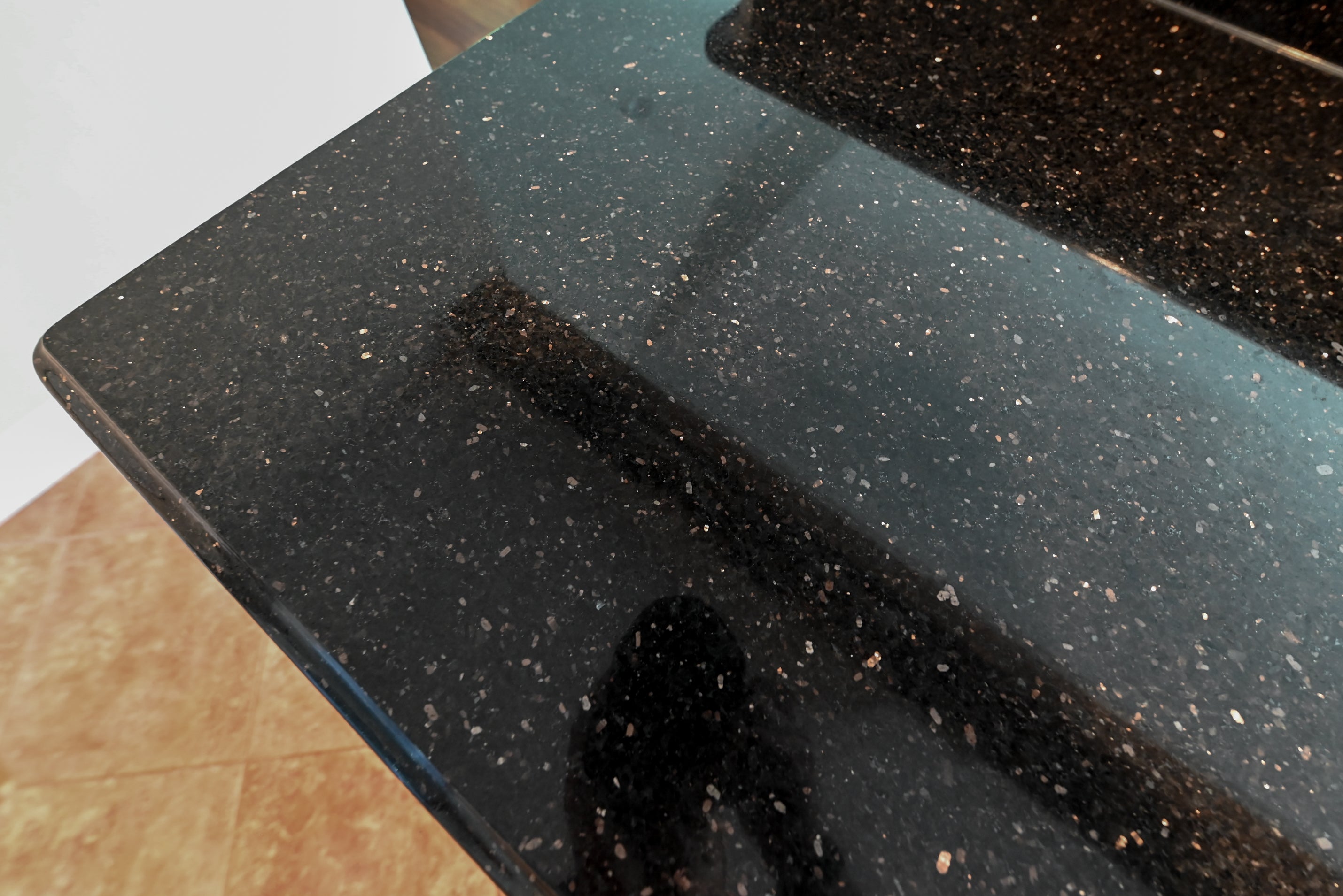 Bertch Apple Caramel Traditional Pre-Owned Kitchen