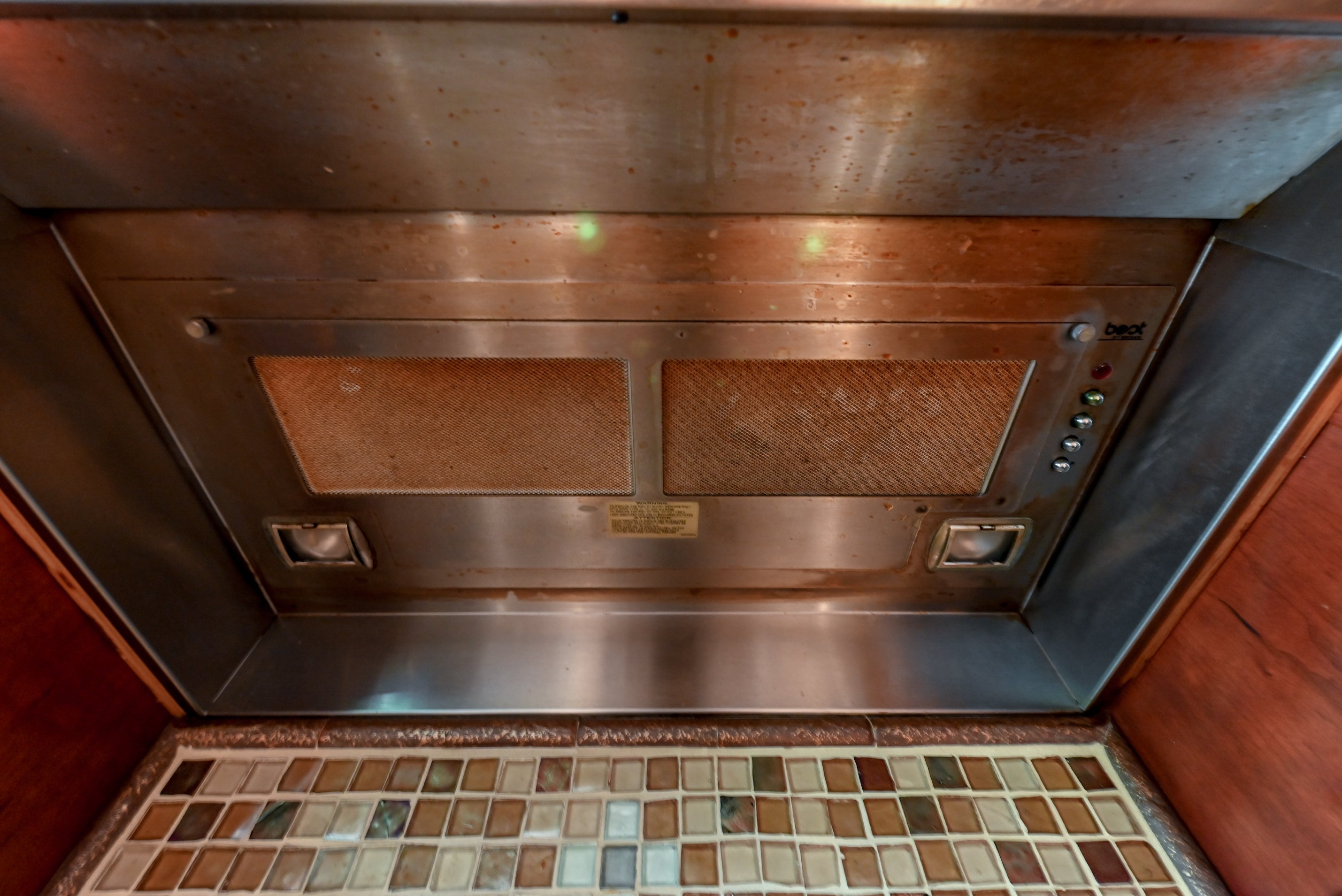 Bertch Apple Caramel Traditional Pre-Owned Kitchen