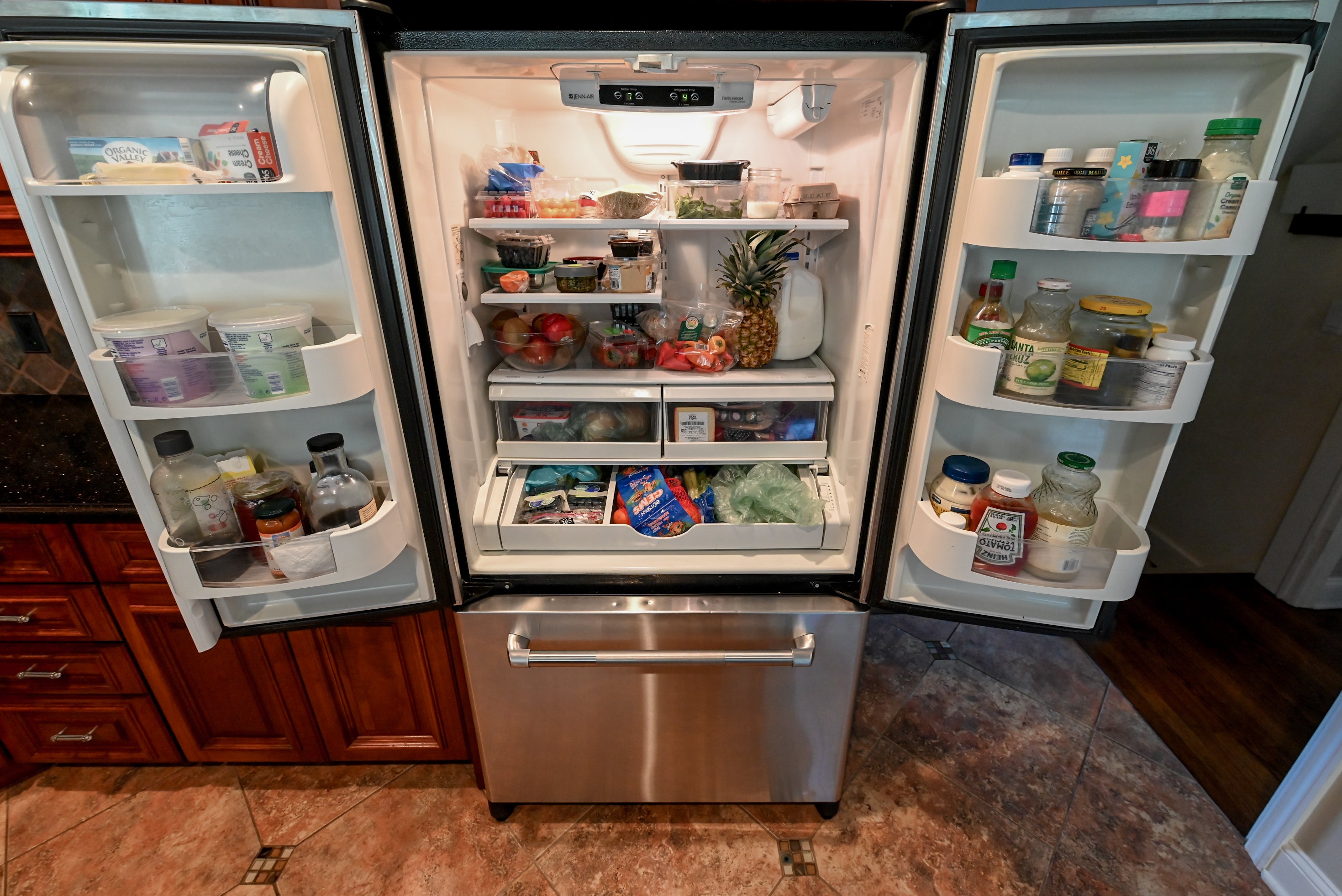 Bertch Apple Caramel Traditional Pre-Owned Kitchen