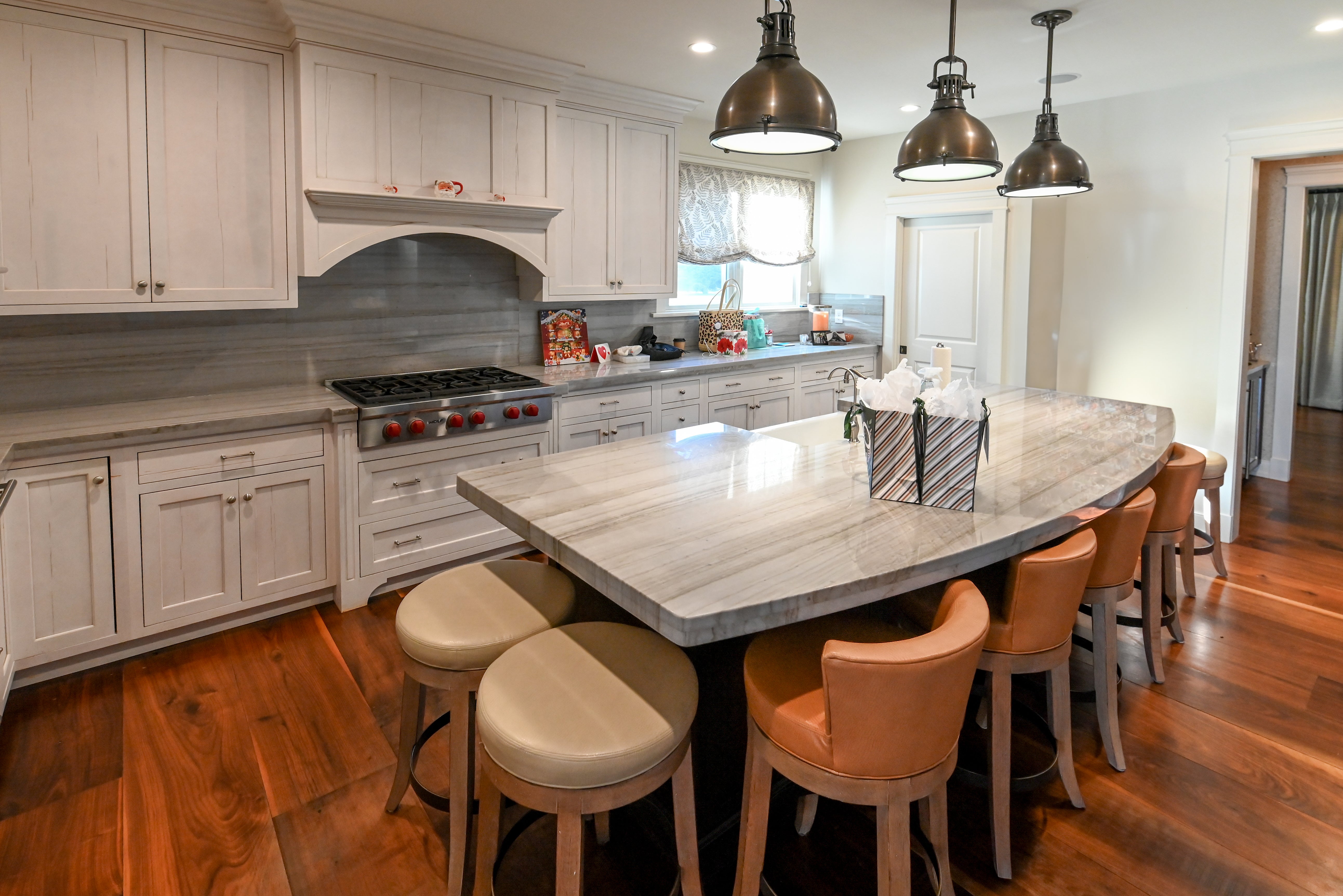 Kountry Kraft Distressed Textured White Traditional Pre-Owned Kitchen