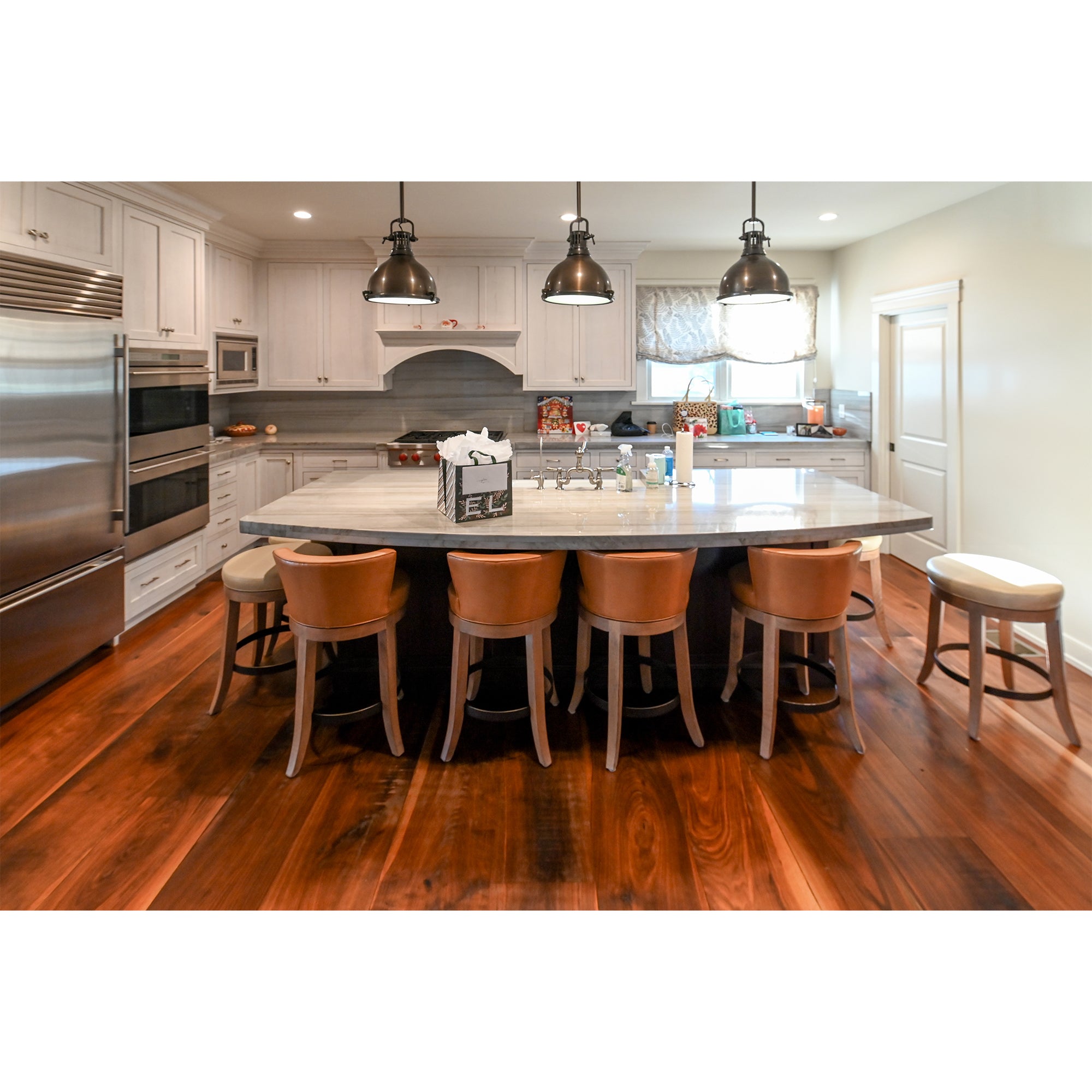 Kountry Kraft Distressed Textured White Traditional Pre-Owned Kitchen