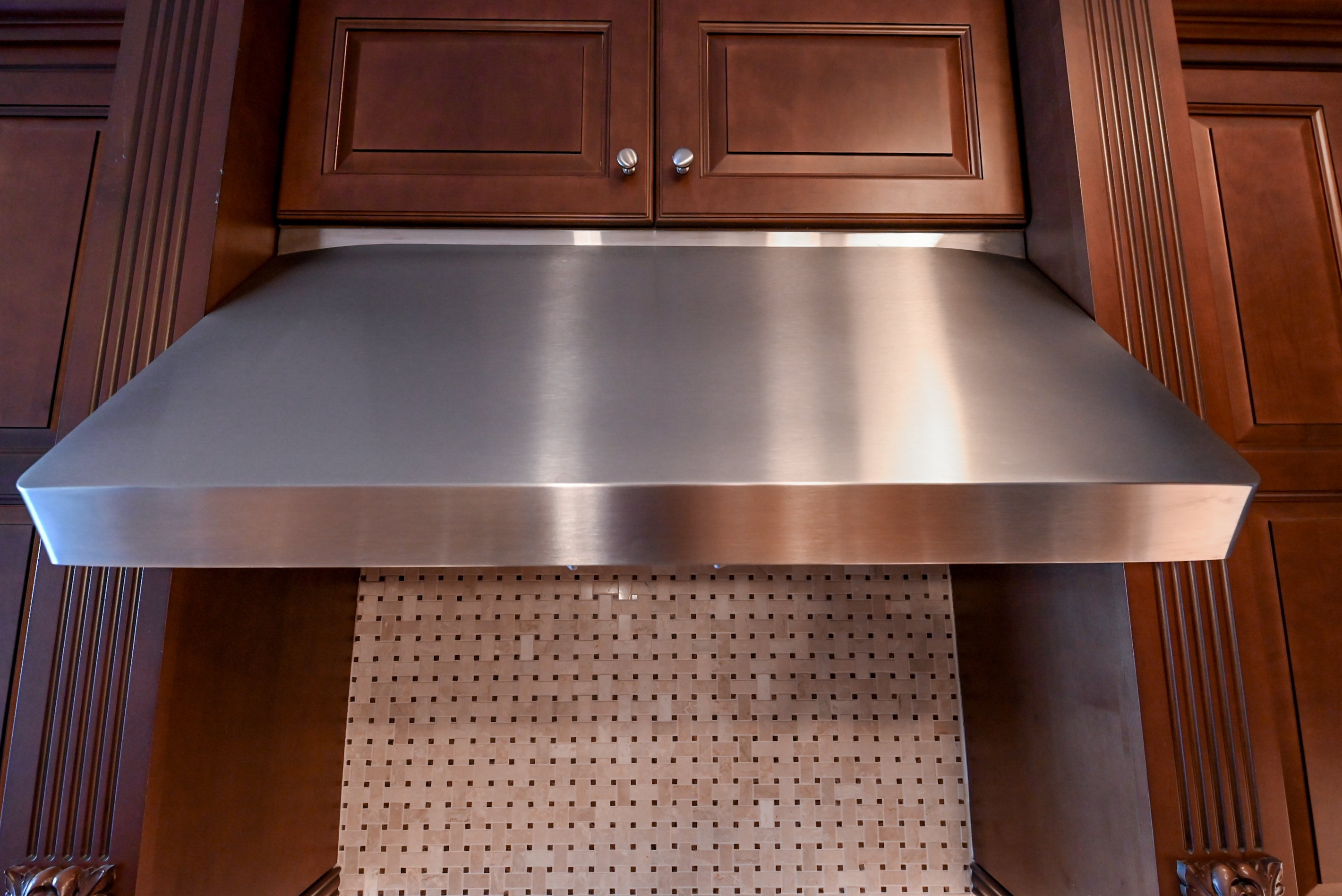 Chocolate European Coffee Traditional Pre-Owned Kitchen W/ Dry Bar