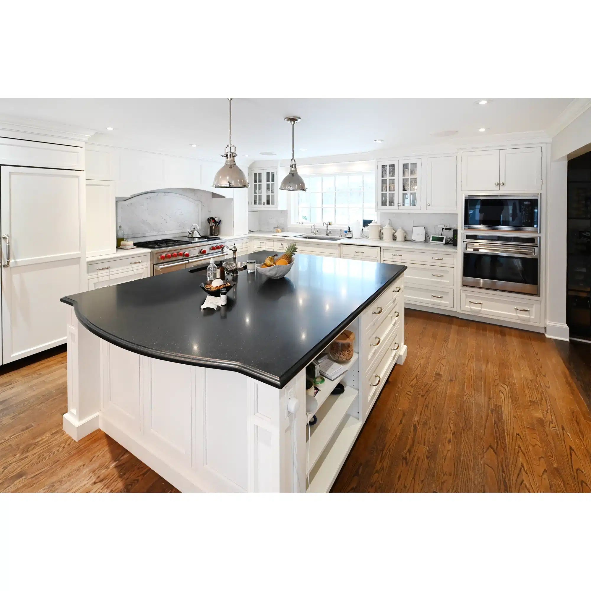 Crisp Lux White Traditional Pre-Owned Kitchen