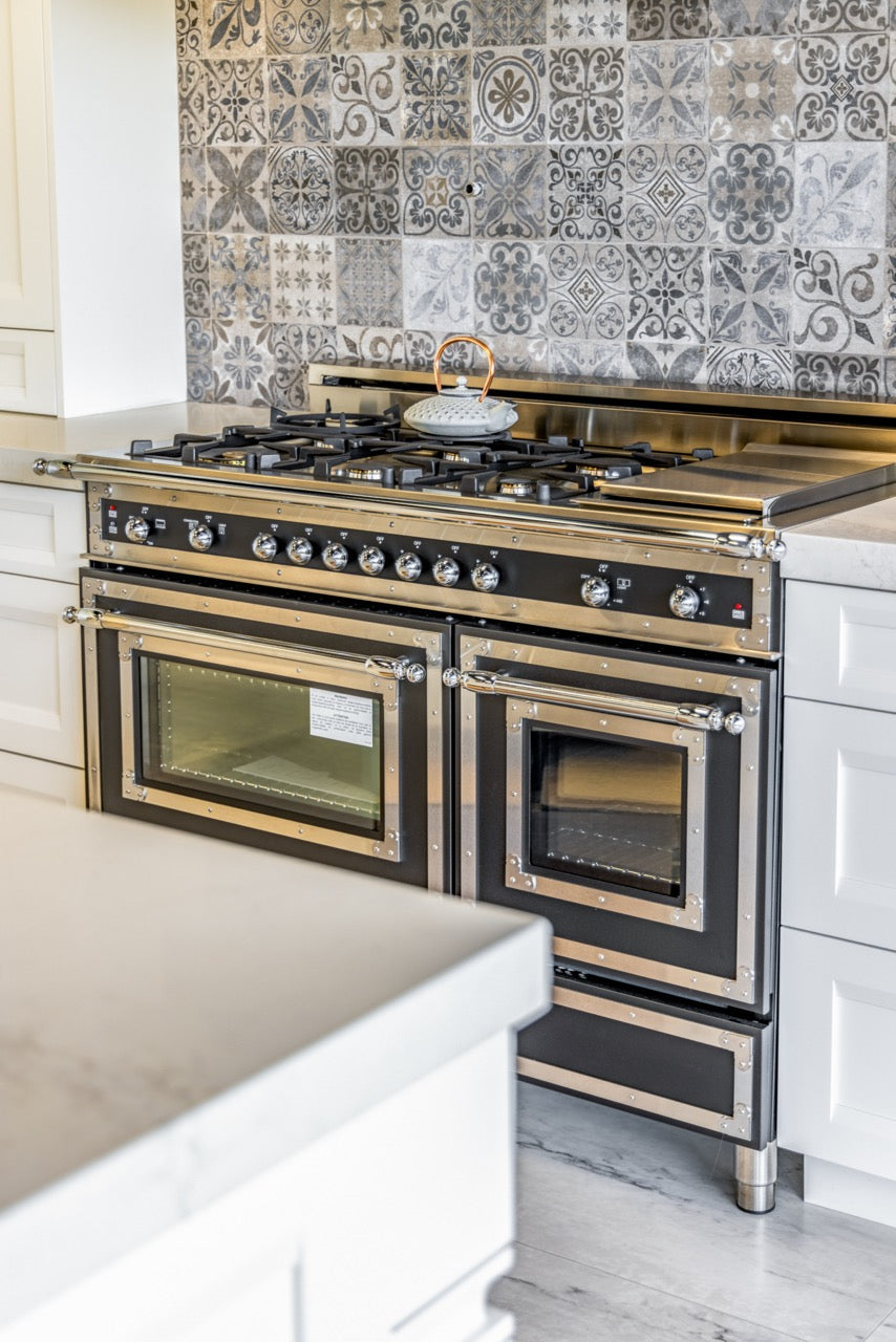 Bellmont Transitional White Kitchen with Island & Bertazzoni Appliances