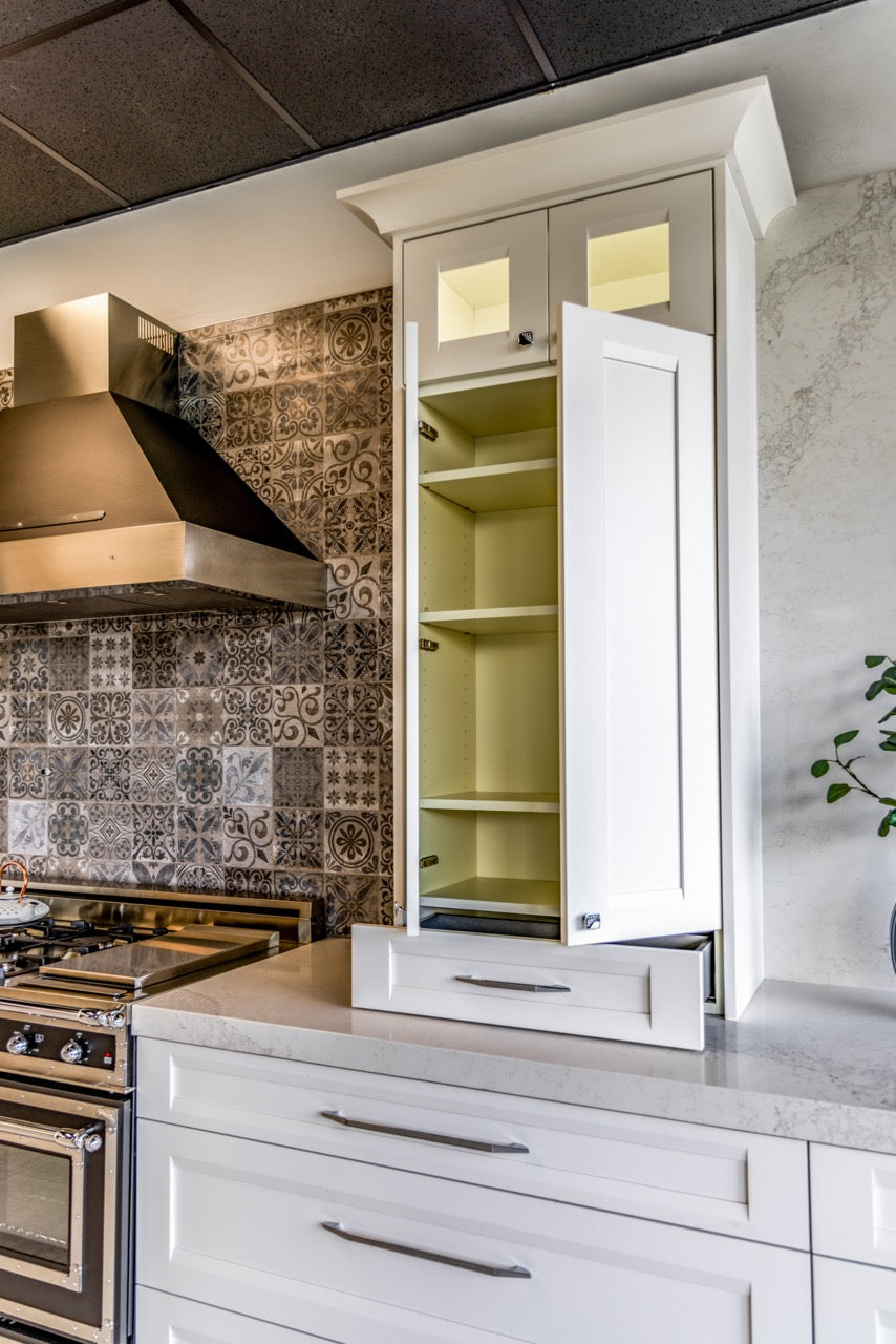 Bellmont Transitional White Kitchen with Island & Bertazzoni Appliances