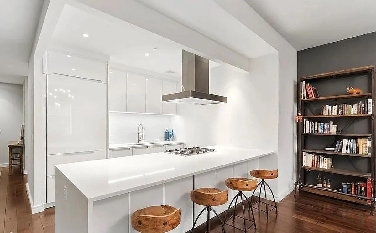 Poggenpohl Modern White Lacquered Kitchen with Appliances