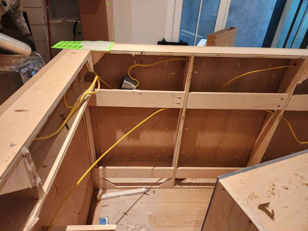 Rein & Jac Transitional Navy & Natural Wood Toned U-Shaped Bar with Marble Countertops, Sink and Faucet