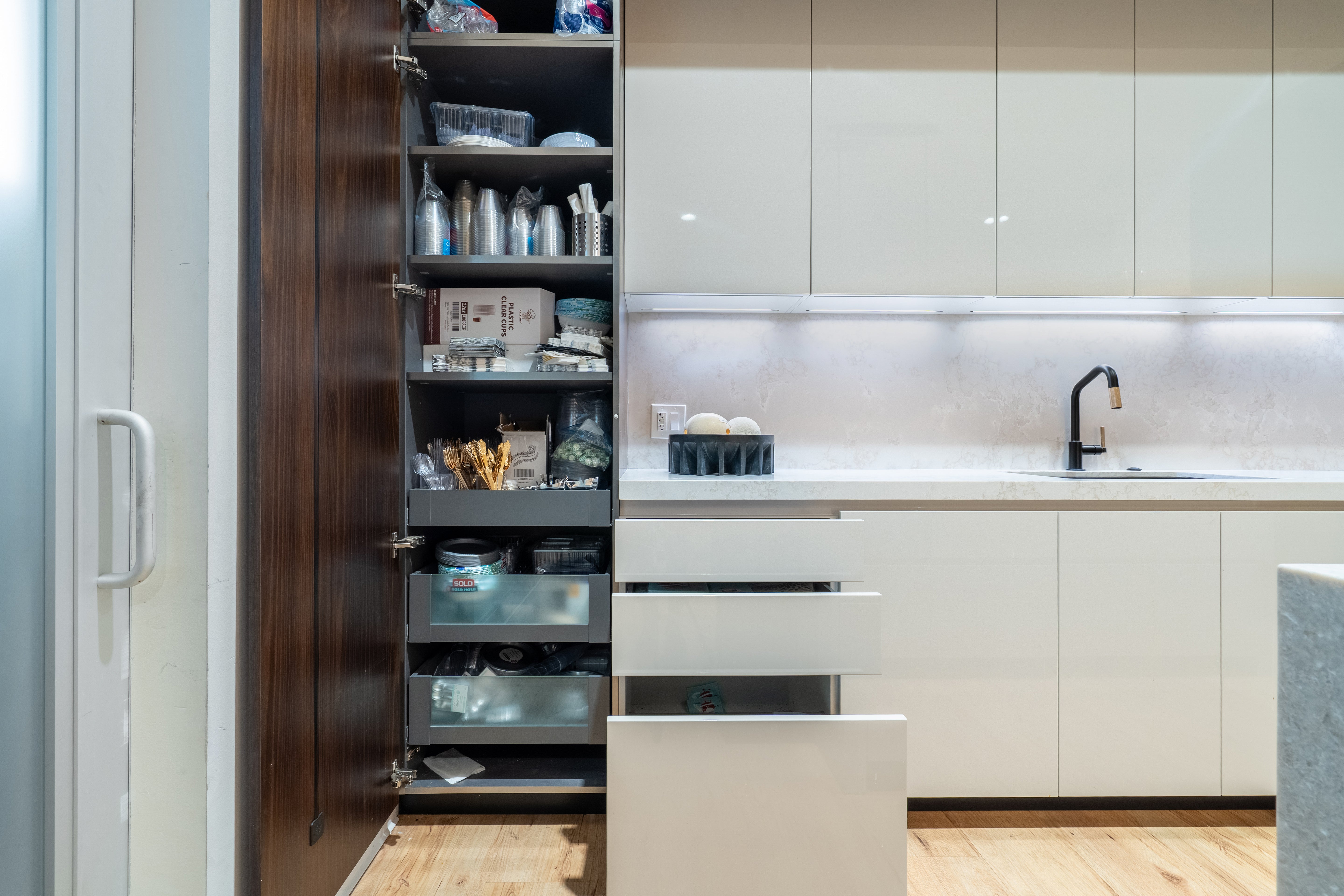 Hans Krug Modern Dark Espresso & White Gloss Kitchen with Island and Bar