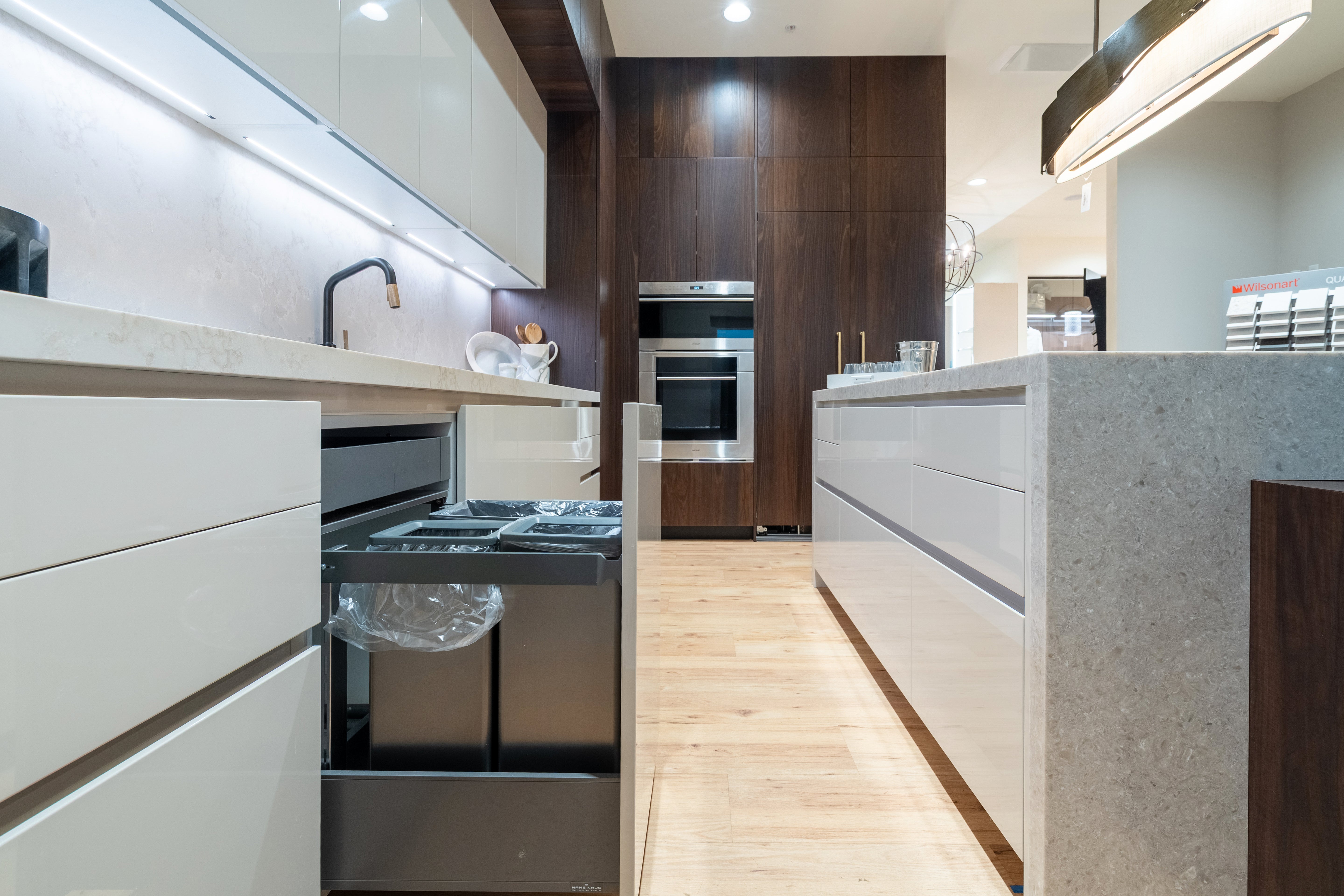 Hans Krug Modern Dark Espresso & White Gloss Kitchen with Island and Bar