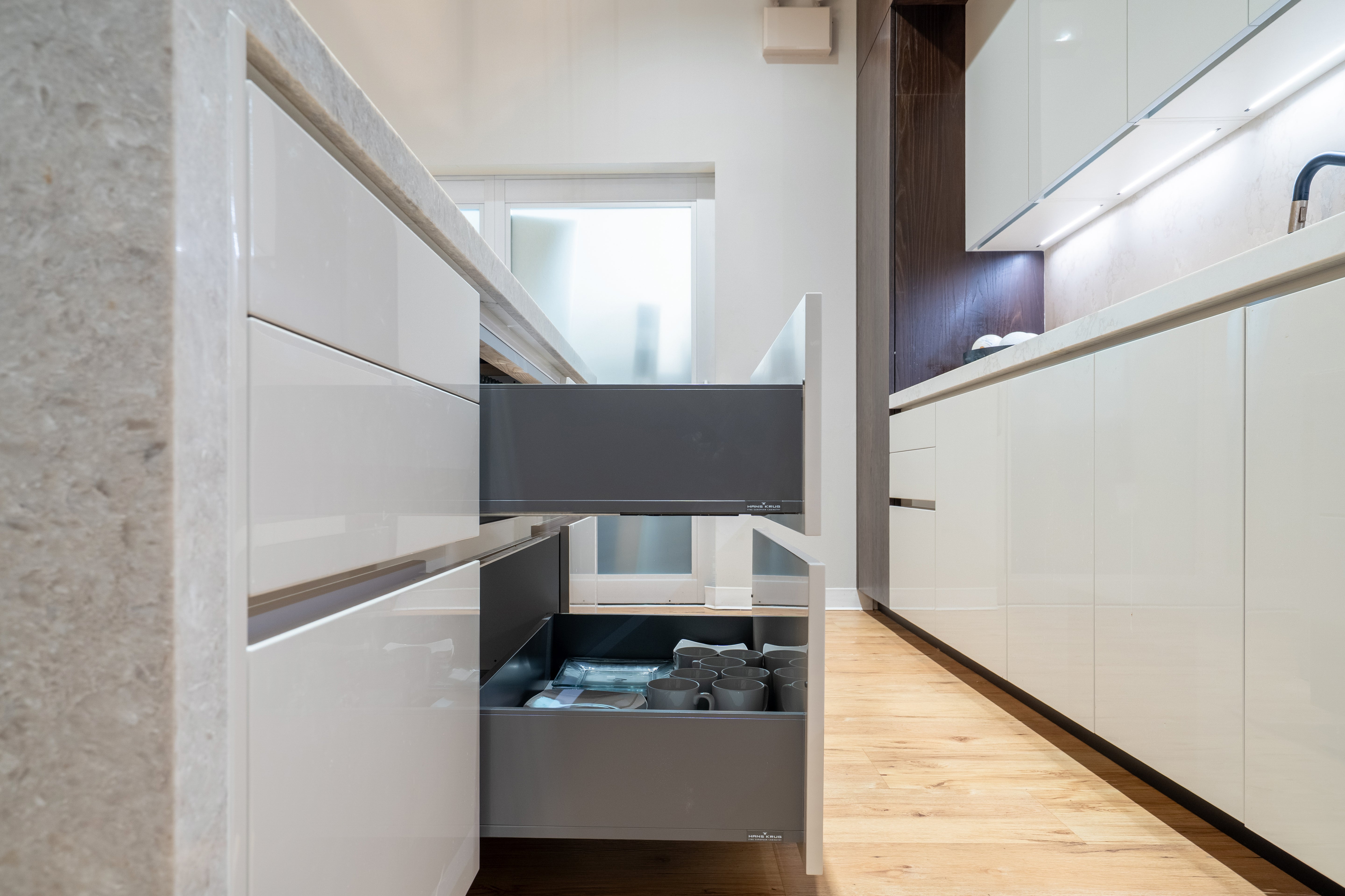 Hans Krug Modern Dark Espresso & White Gloss Kitchen with Island and Bar