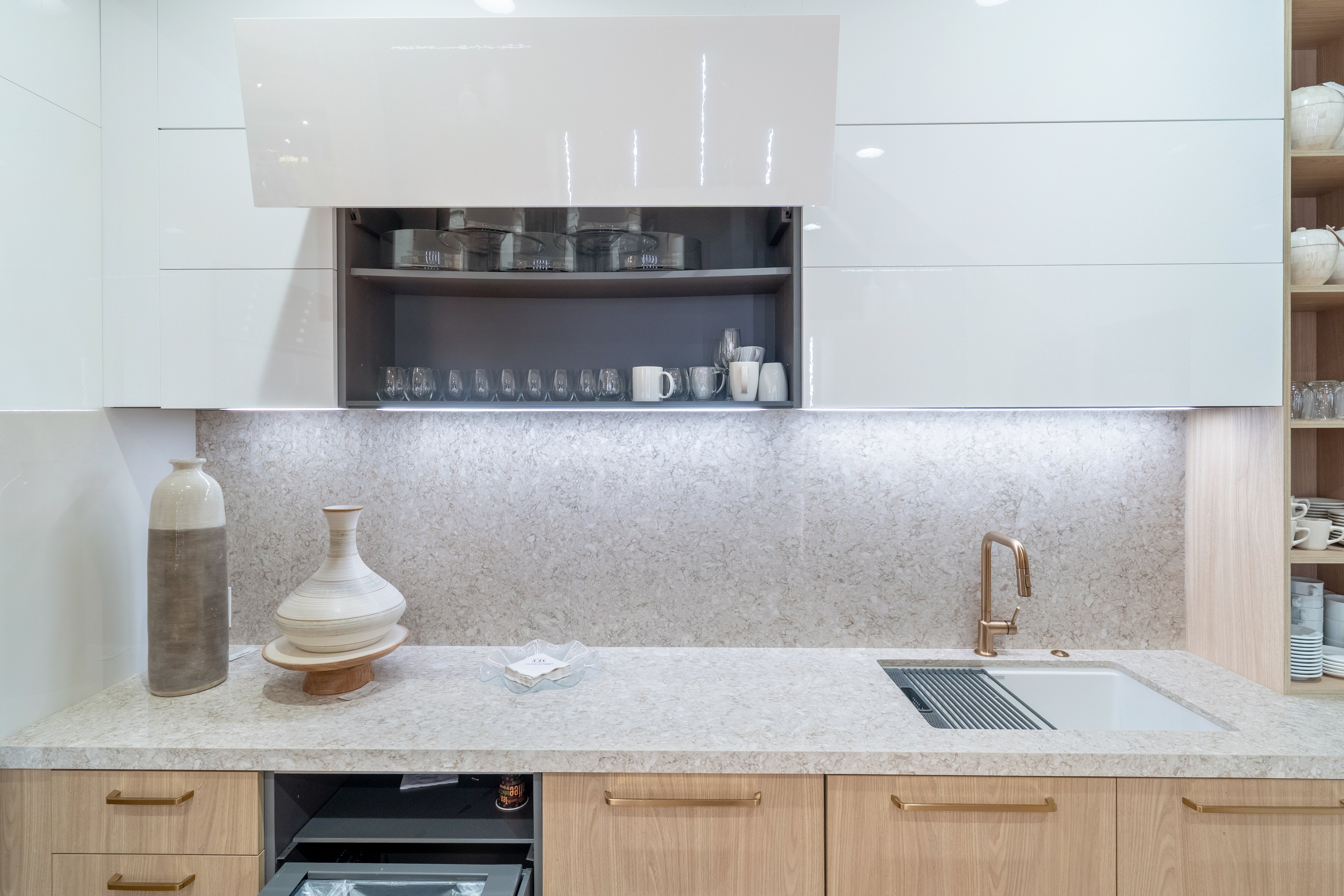 Hans Krug Modern White Oak & High Gloss Kitchen
