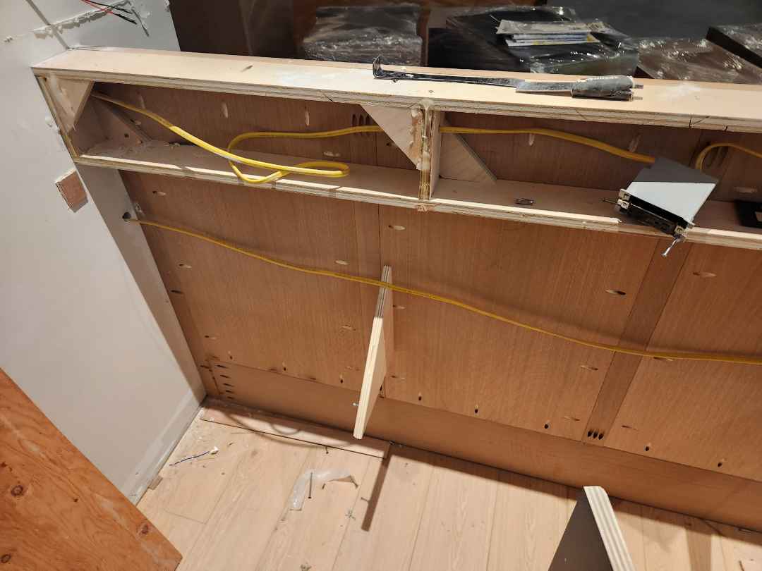 Rein & Jac Transitional Navy & Natural Wood Toned U-Shaped Bar with Marble Countertops, Sink and Faucet