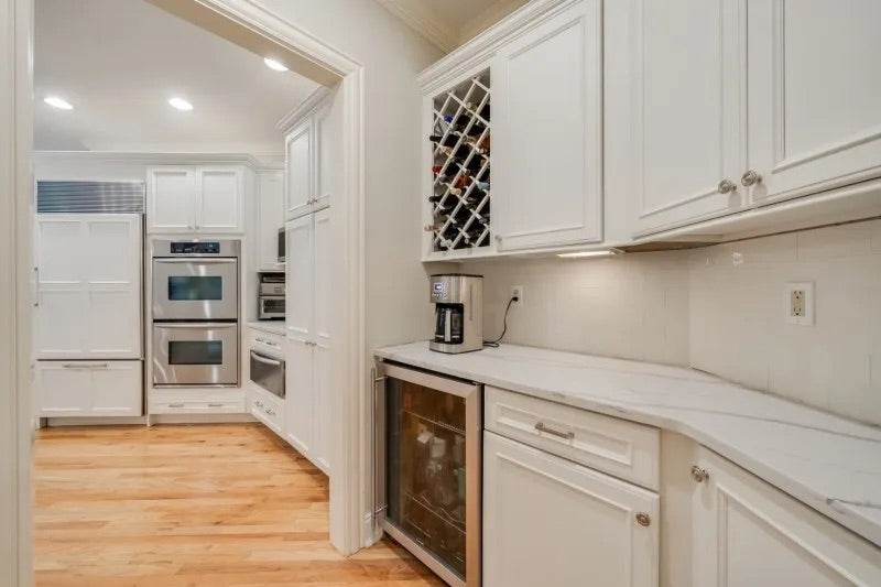 Decora Transitional Snow White Butler's Pantry