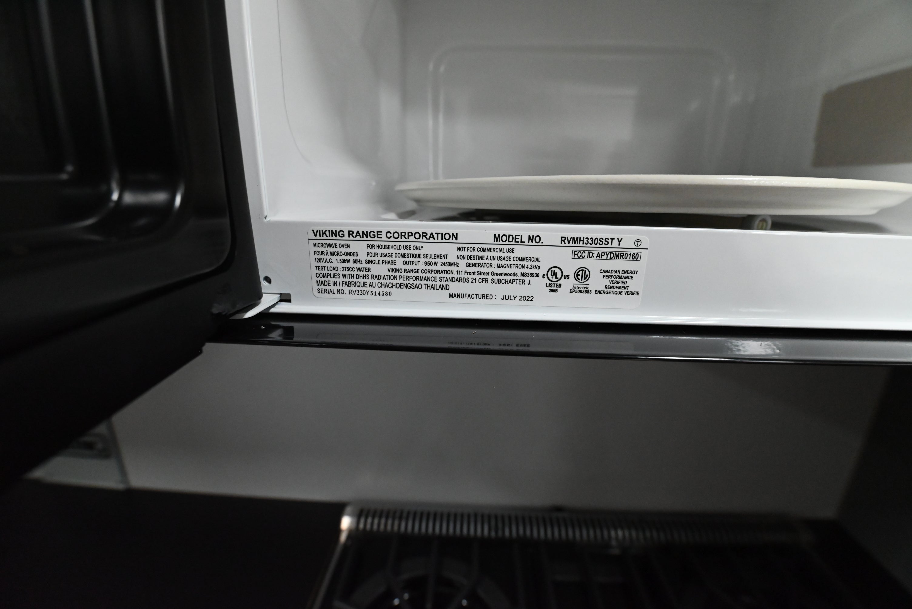 Viking 30 overhead microwave showing under chassis dual grease filters and surface lighting
