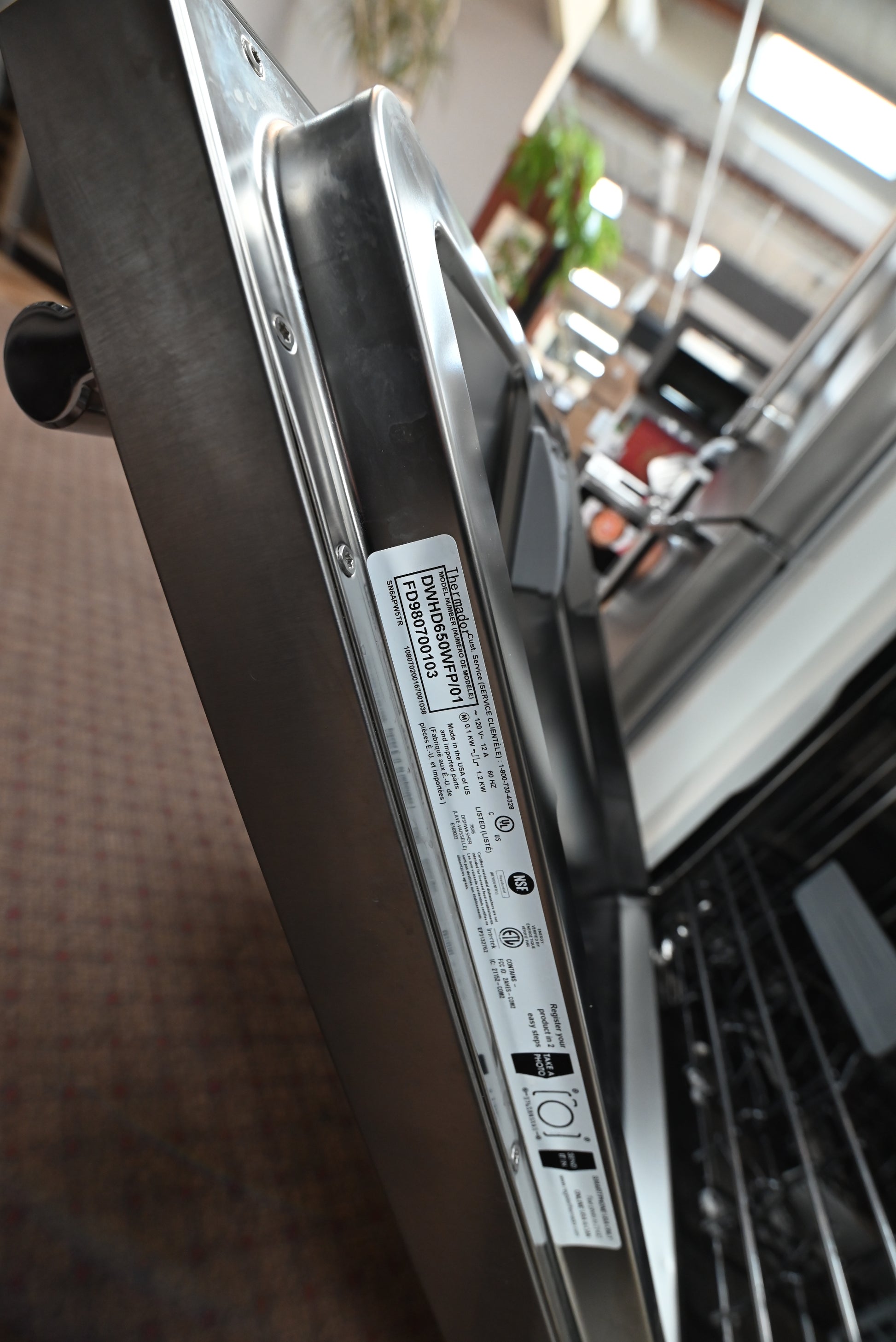 Thermador Emerald Series 24" Fully Integrated Built-In Dishwasher — Stainless Steel with Professional Handle (DWHD650WFP)