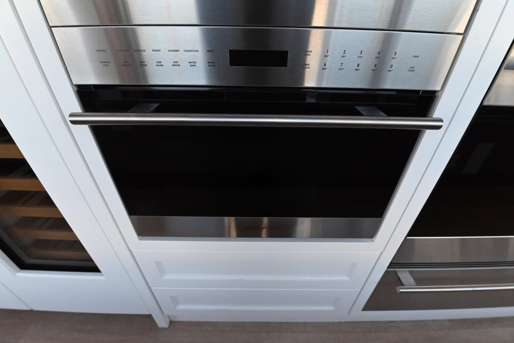 Wolf SPO24TE S TH 24 inch transitional built in speed oven with tubular handle front view