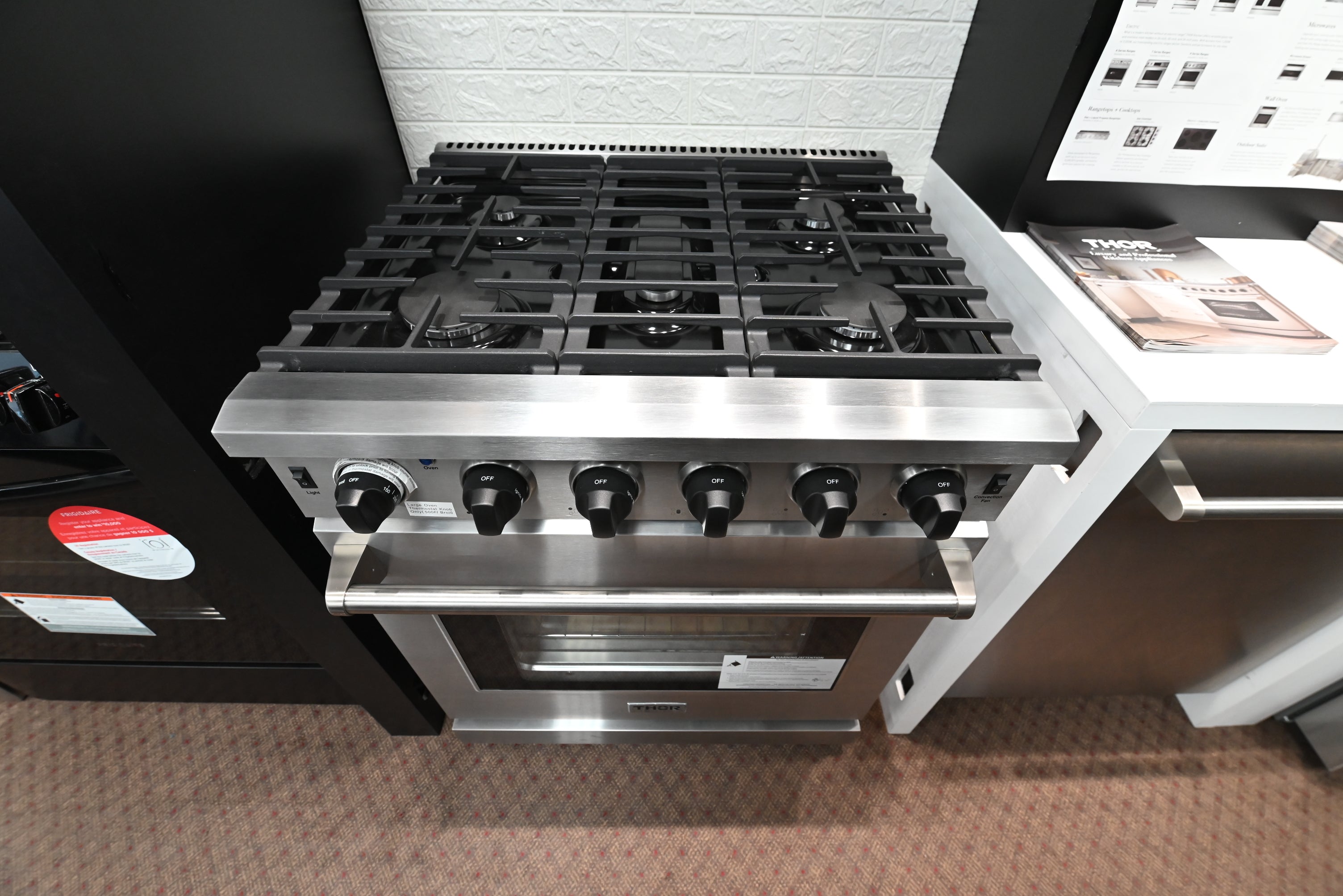 Luxury 30 inch slide in pro gas range cooktop with 5 burners and continuous cast iron grates