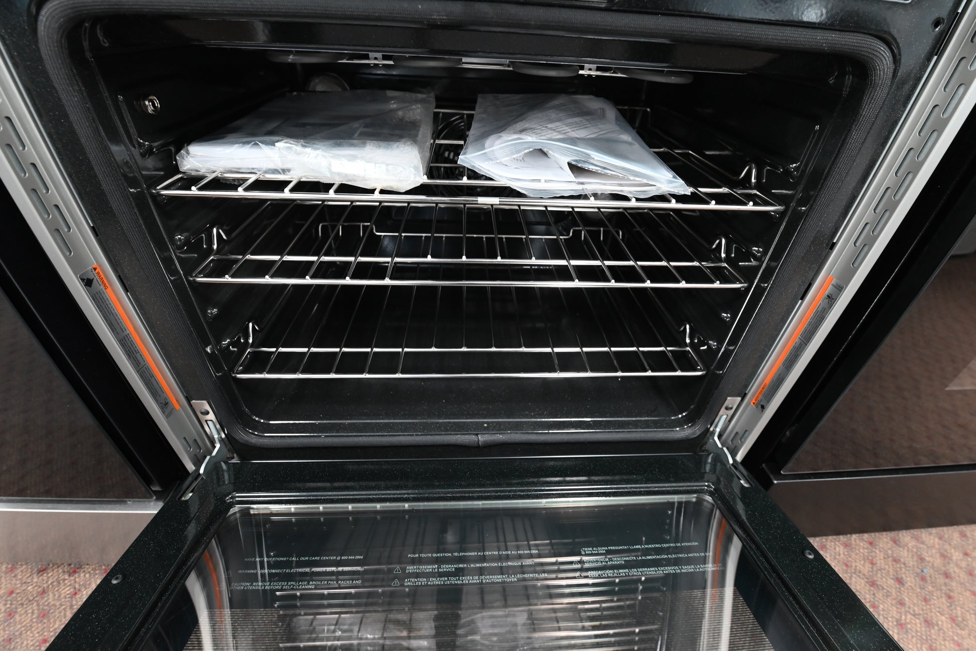 Bosch 30 slide in range top view showing 5 gas burners and continuous cast iron grates