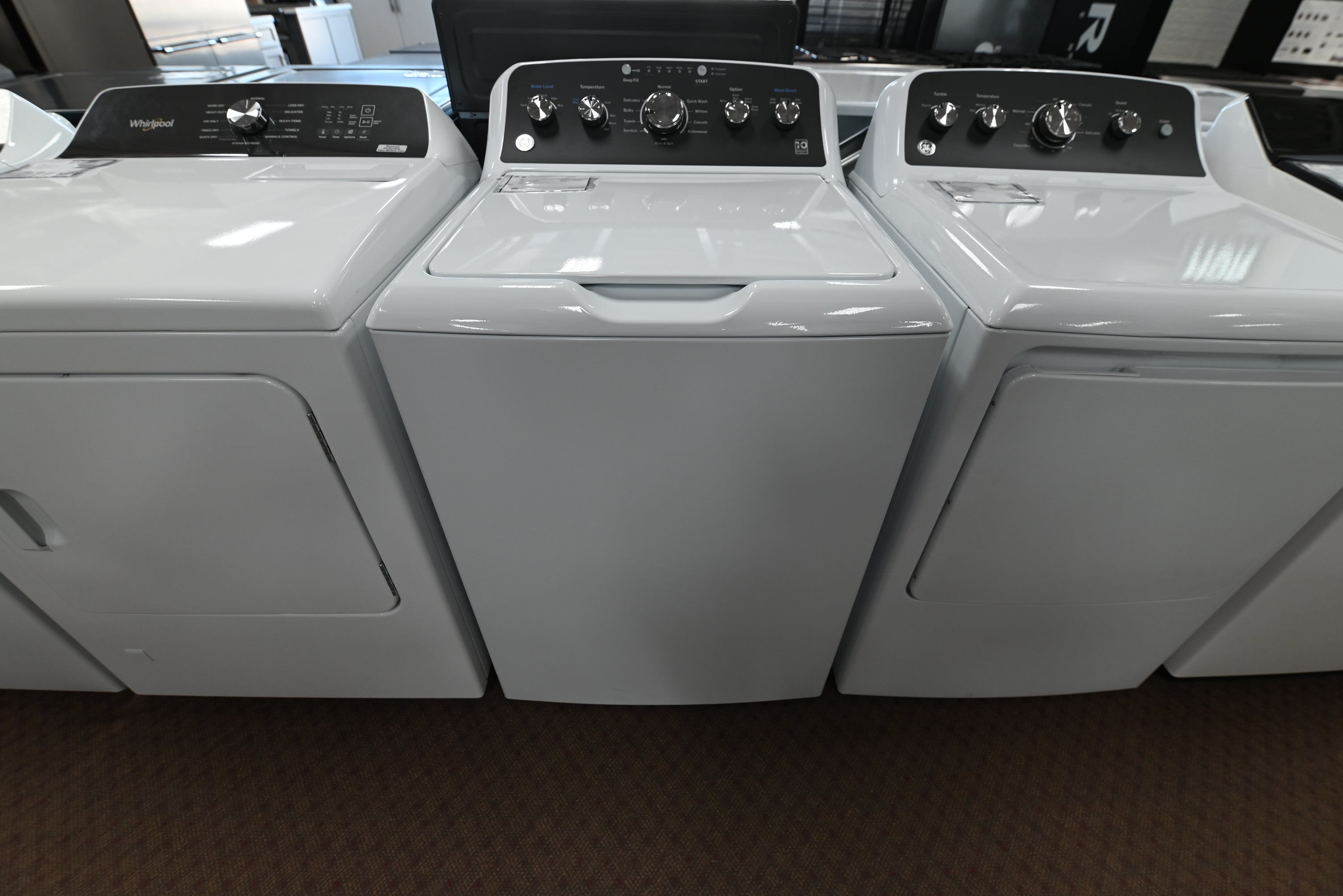GE 4.5 cu ft capacity top load washer GTW485ASWWB in white with control panel console