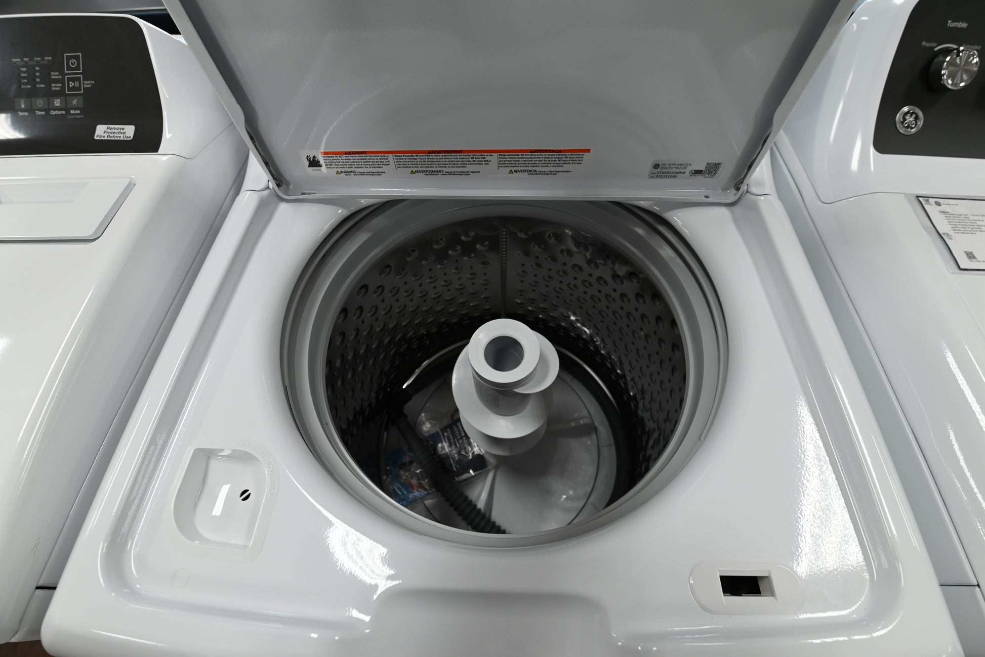 Close up of the stainless steel tub and dual action agitator inside the GE GTW485ASWWB washer