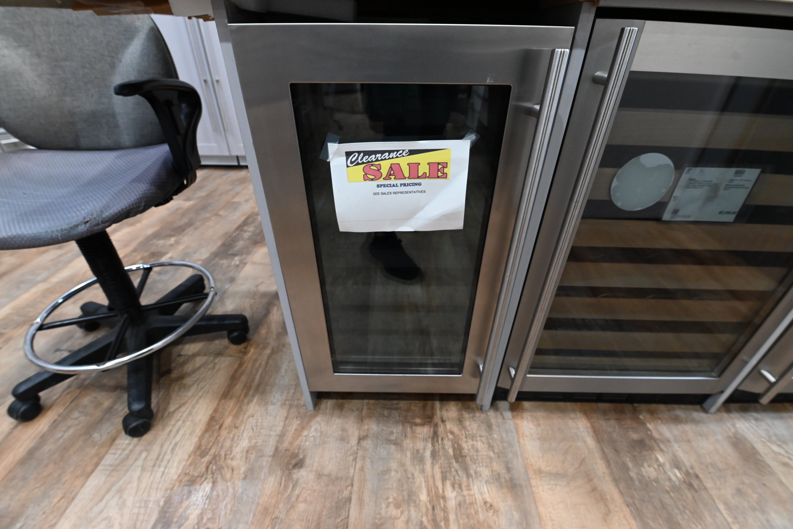 U-Line 3018WCS01 18 inch built in under counter wine captain in stainless steel left hinge front view
