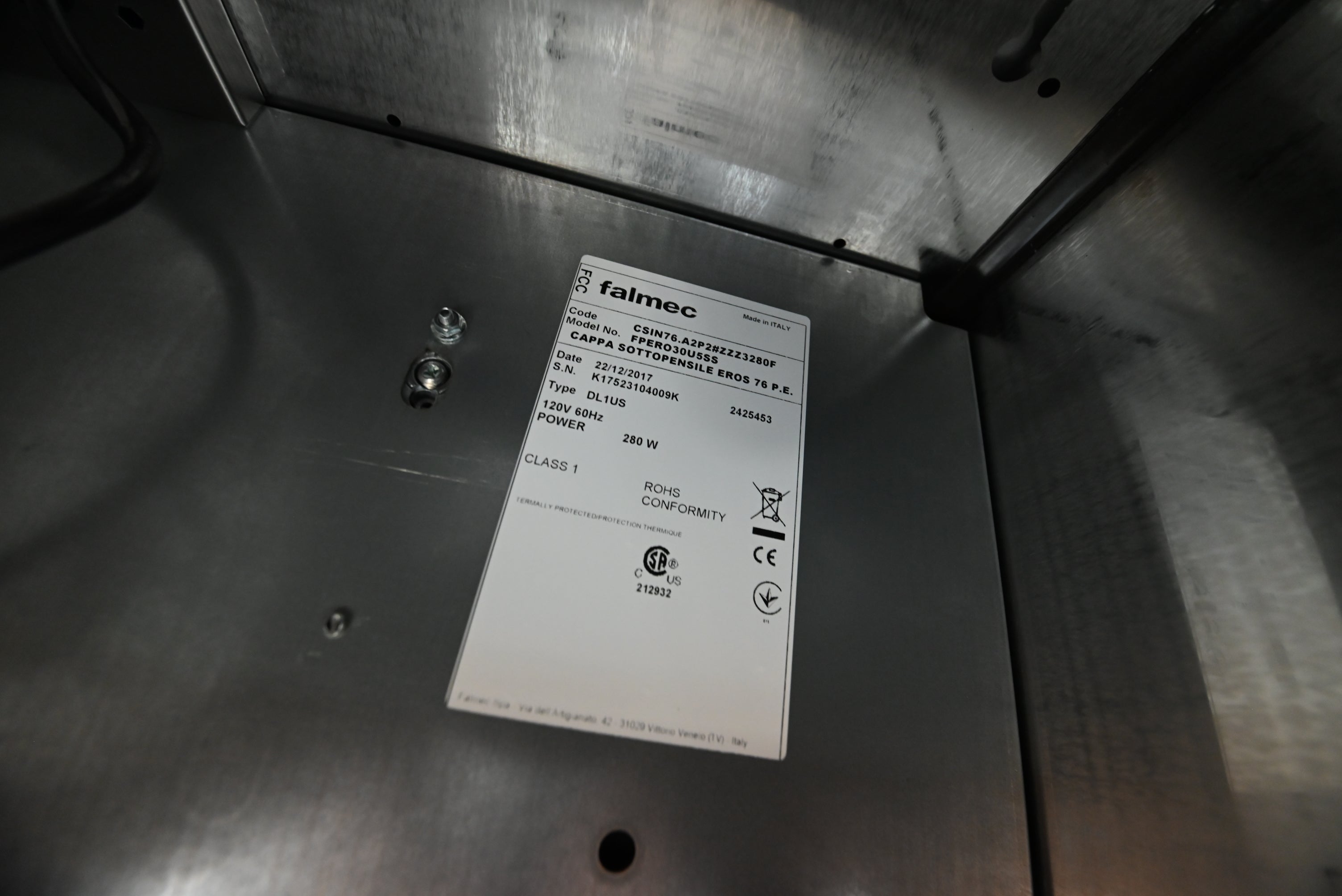 Luxury Italian engineered kitchen ventilation hood with baffle filters
