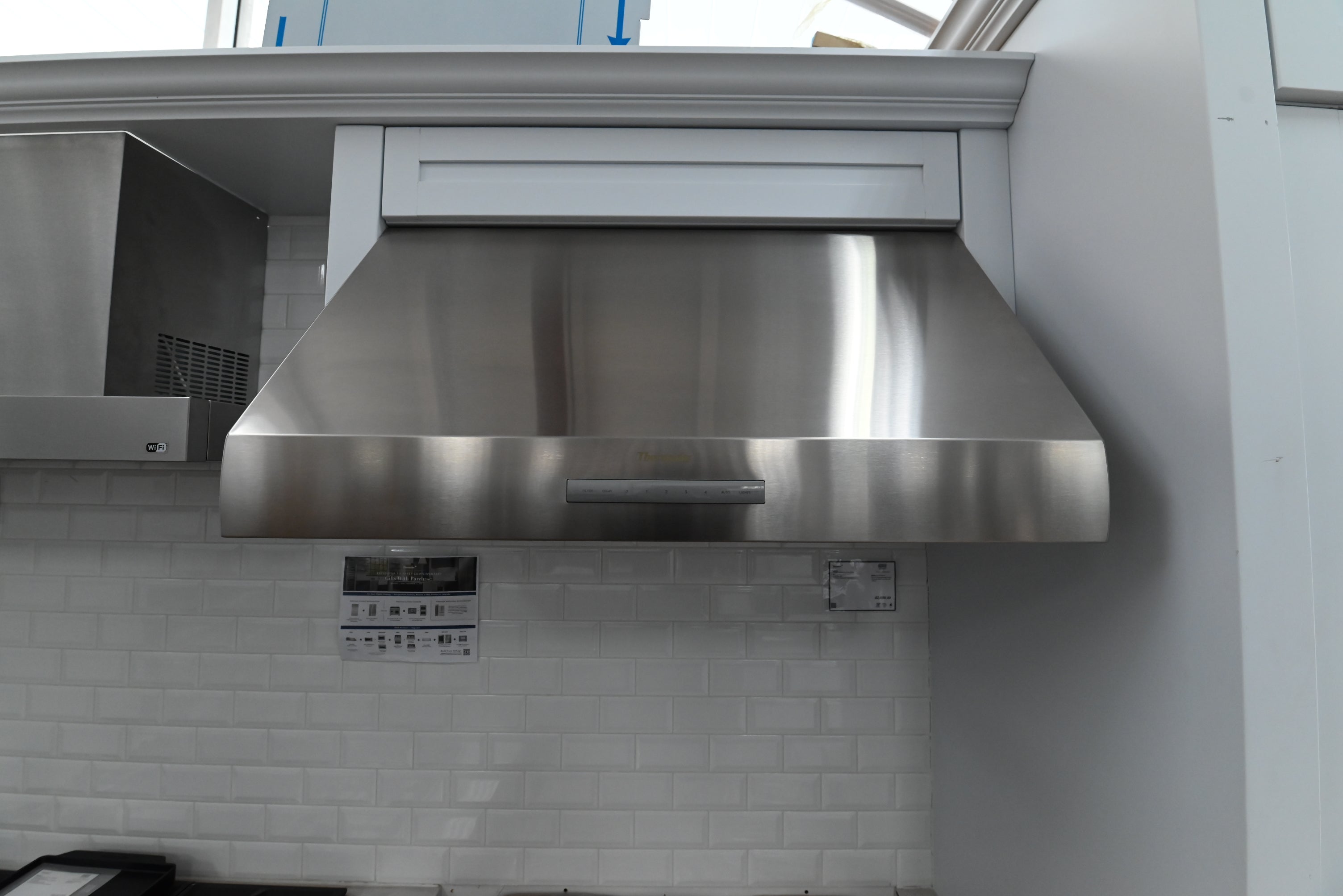 Thermador PH36HWS Professional 36 inch wall mount canopy range hood front view stainless steel