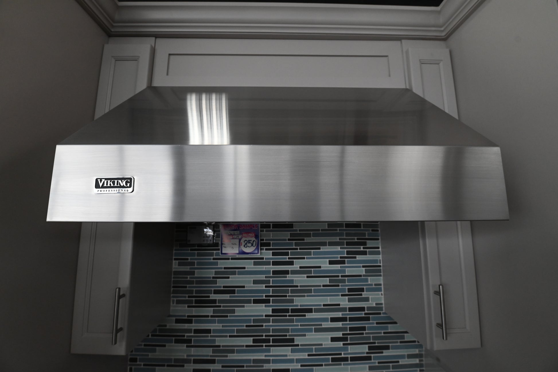 Luxury 36 inch Viking 5 Series canopy wall hood showing commercial stainless steel baffle filters