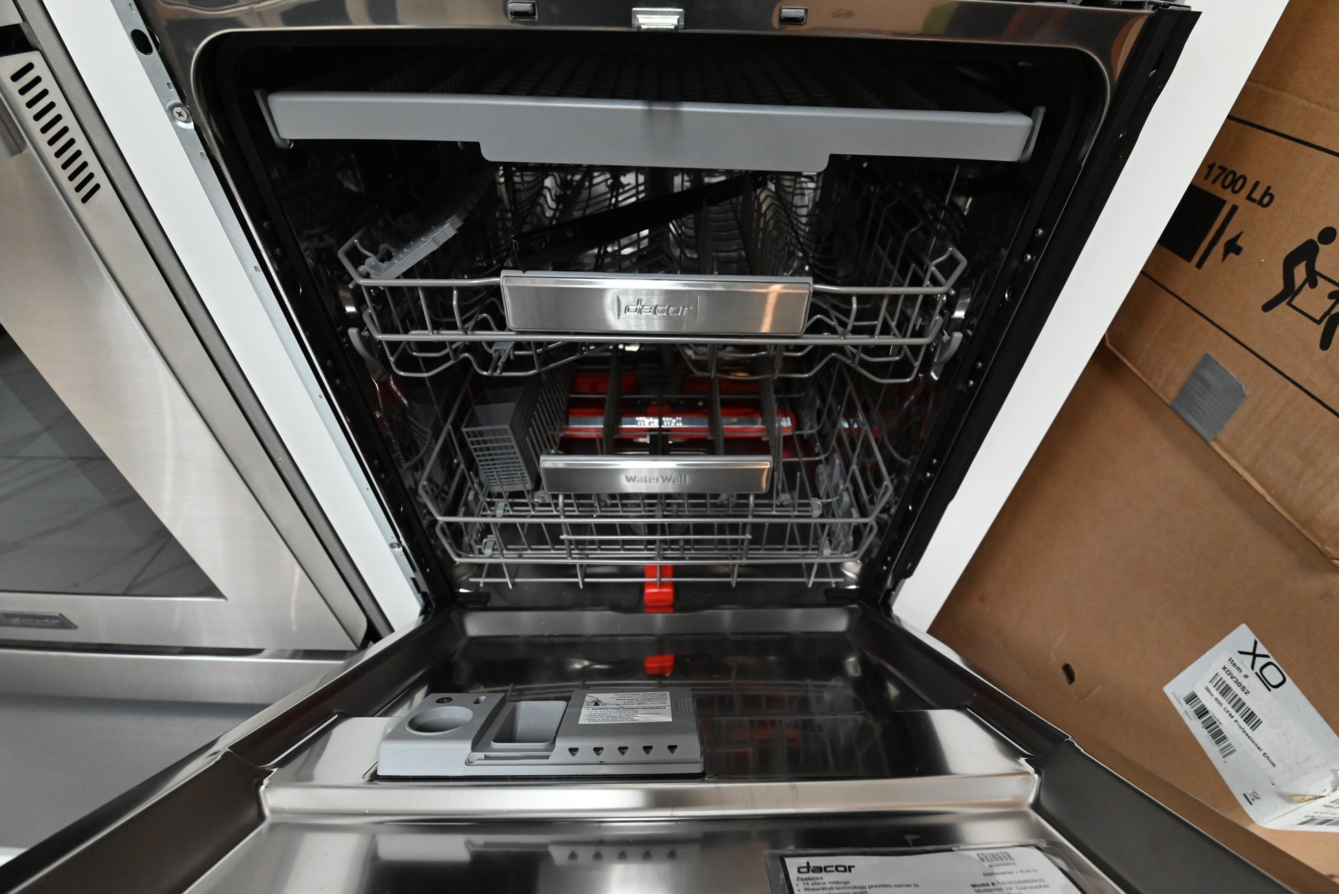 Luxury 40 dBA built in smart dishwasher with hidden top touch controls by Dacor