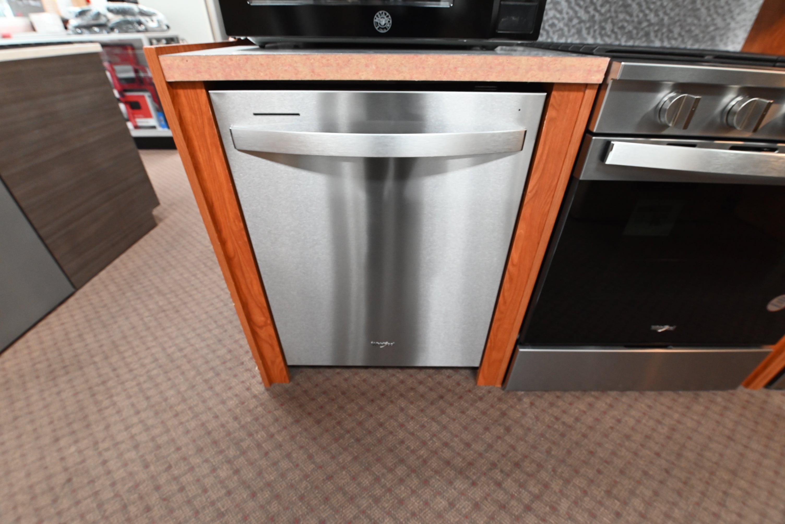 Whirlpool 24 inch built in top control stainless steel dishwasher WDT750SAKZ