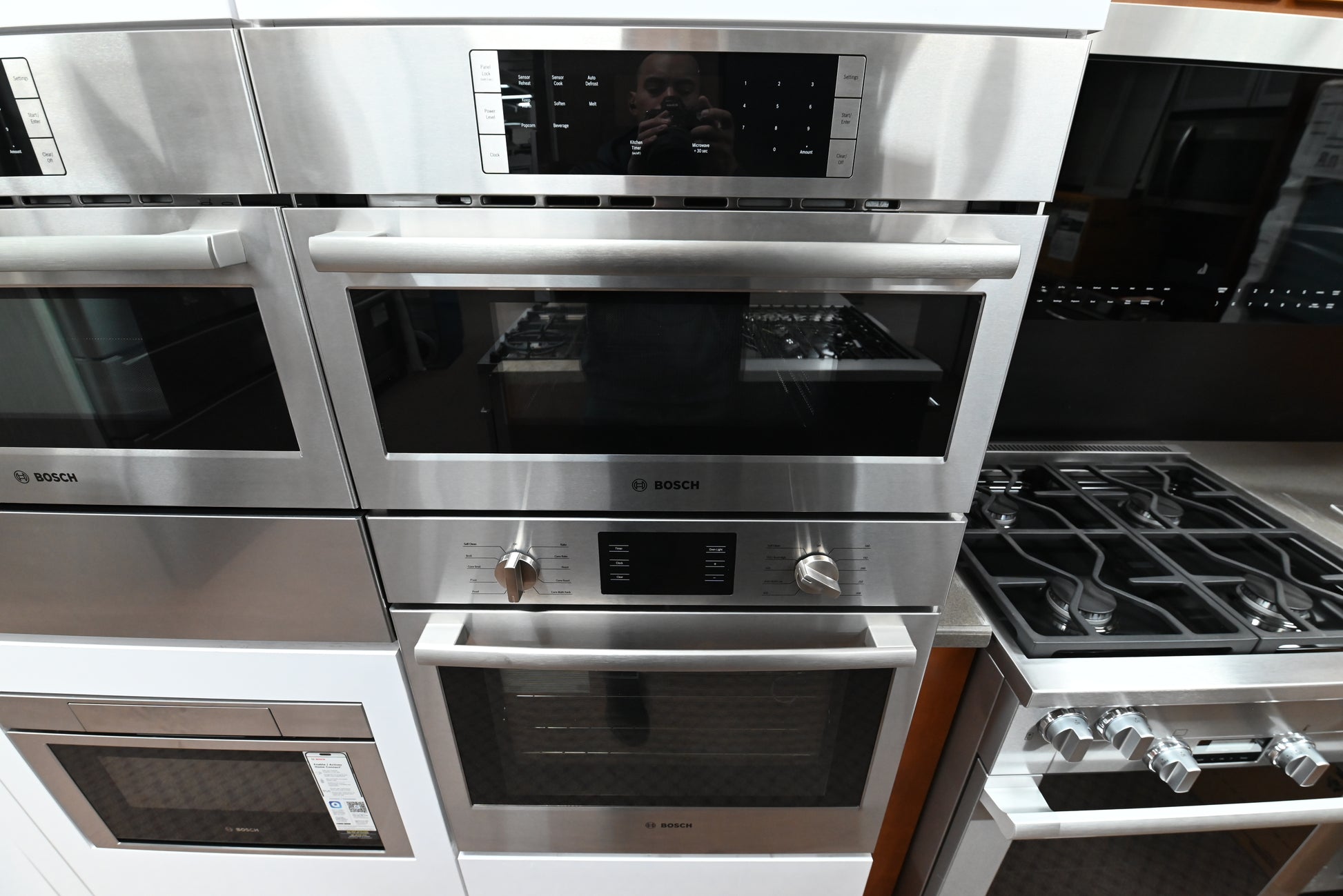 Bosch HBL57M52UC 500 Series 30 inch built in microwave combination wall oven tower front view